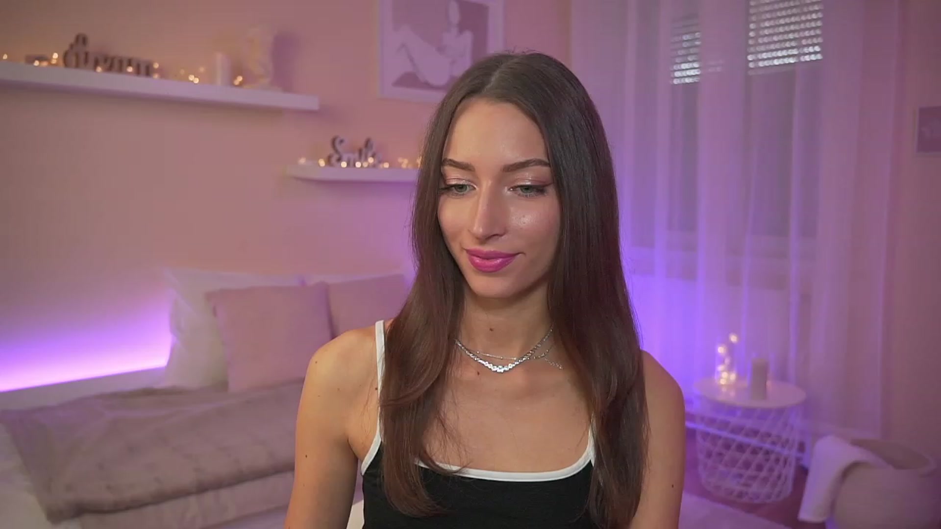 Gallery image thumbnail from Emily_grey69's myfreecams stream on, 09/25/2023, 15:37 image 9 of 20