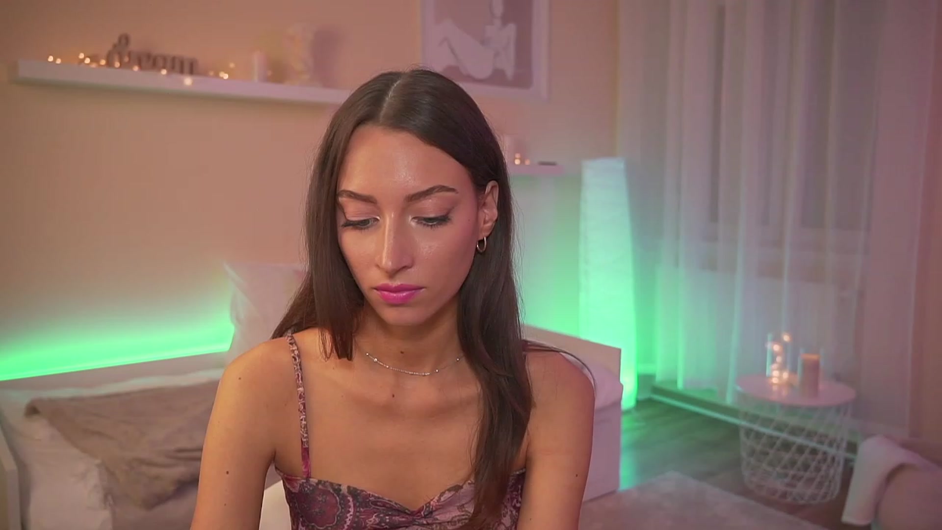 Gallery image thumbnail from Emily_grey69's myfreecams stream on, 09/27/2023, 19:31 image 5 of 20