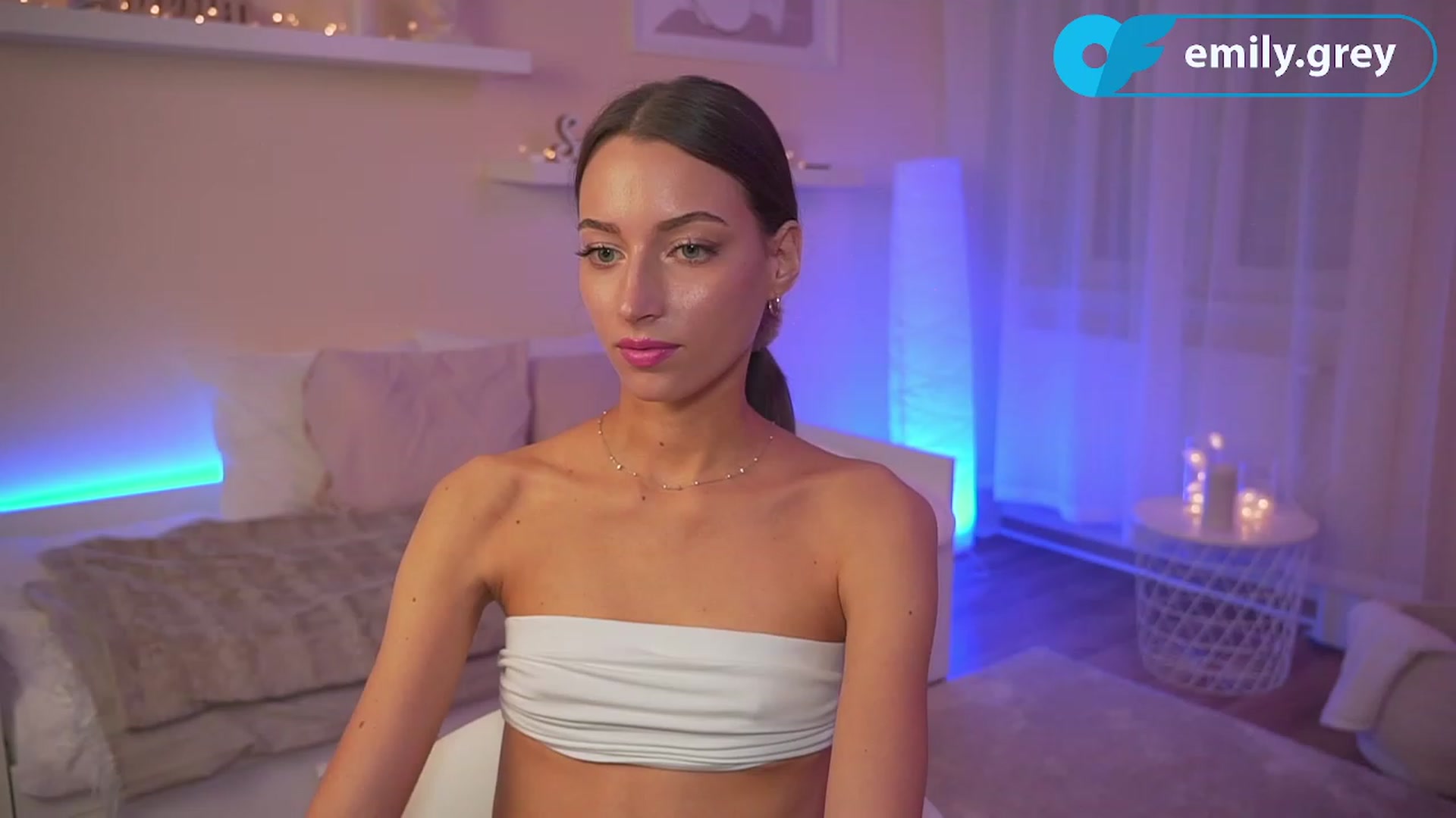 Gallery image thumbnail from Emily_grey69's myfreecams stream on, 10/07/2023, 16:44 image 16 of 20