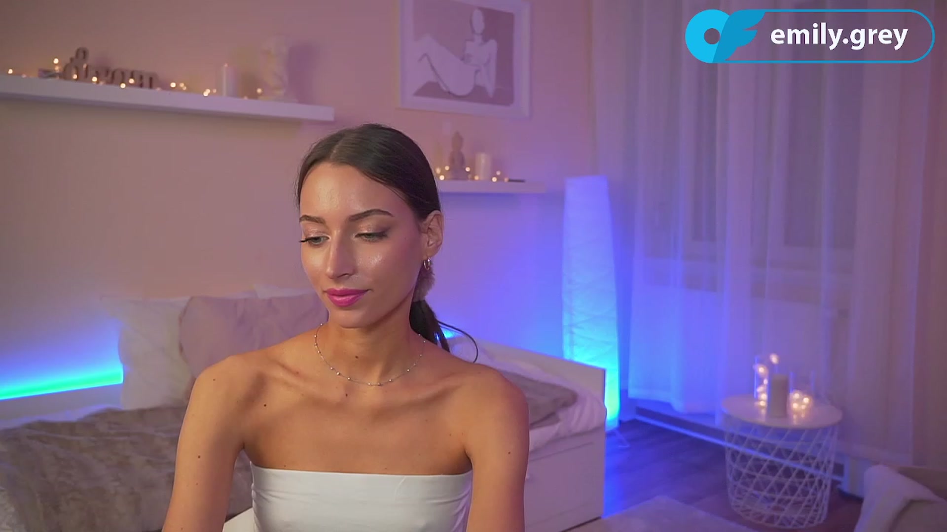 Gallery image thumbnail from Emily_grey69's myfreecams stream on, 10/07/2023, 18:06 image 3 of 20