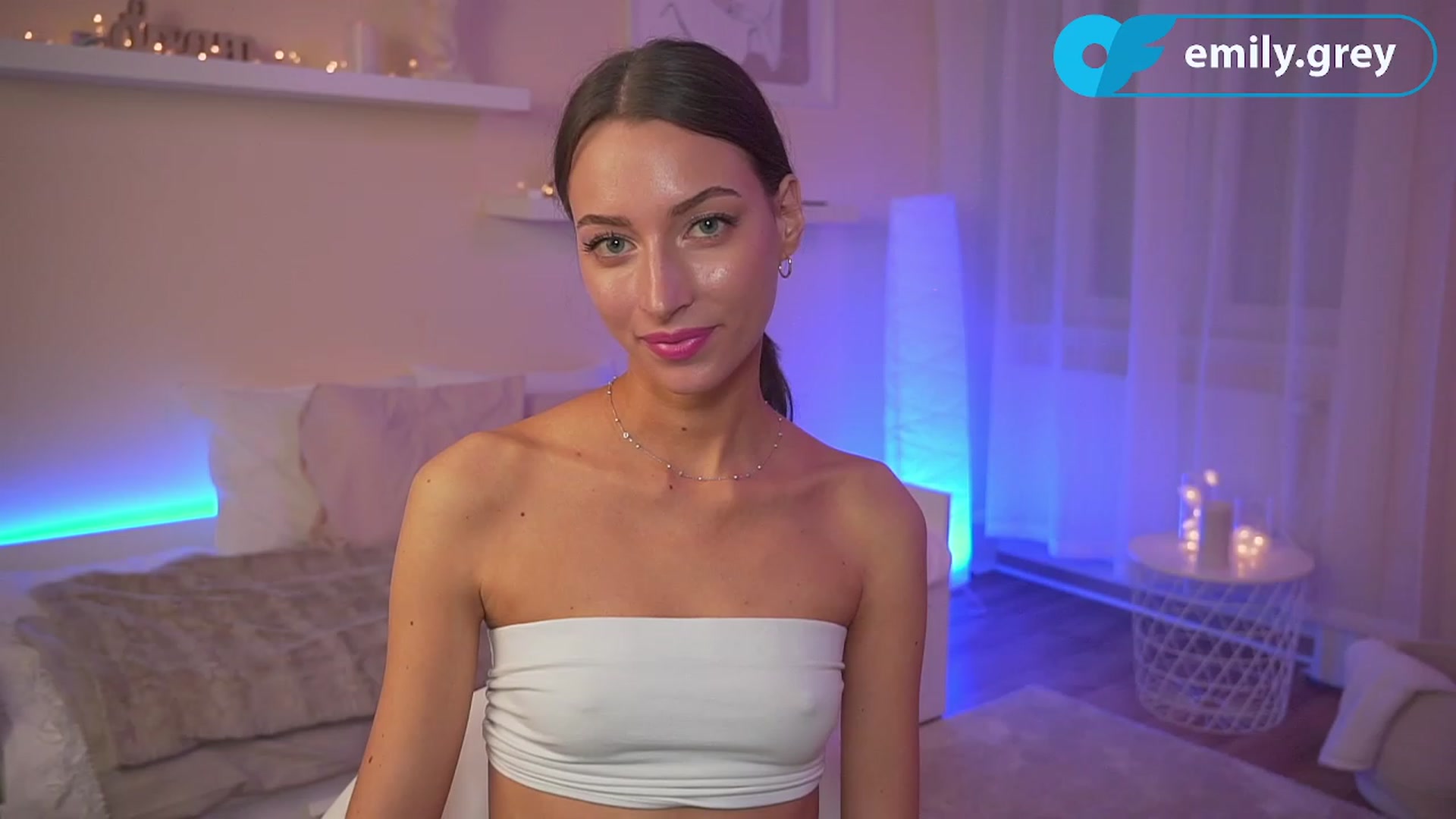 Gallery image thumbnail from Emily_grey69's myfreecams stream on, 10/07/2023, 19:03 image 2 of 20