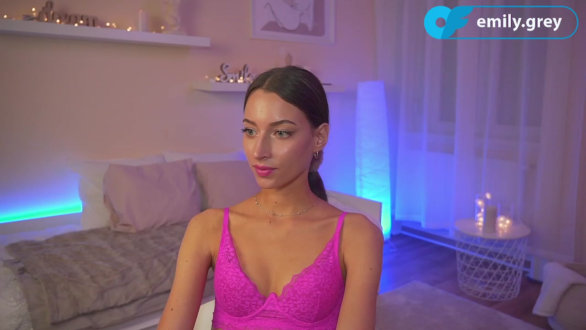 Gallery image thumbnail from Emily_grey69's myfreecams stream on, 10/07/2023, 20:23 image 15 of 20