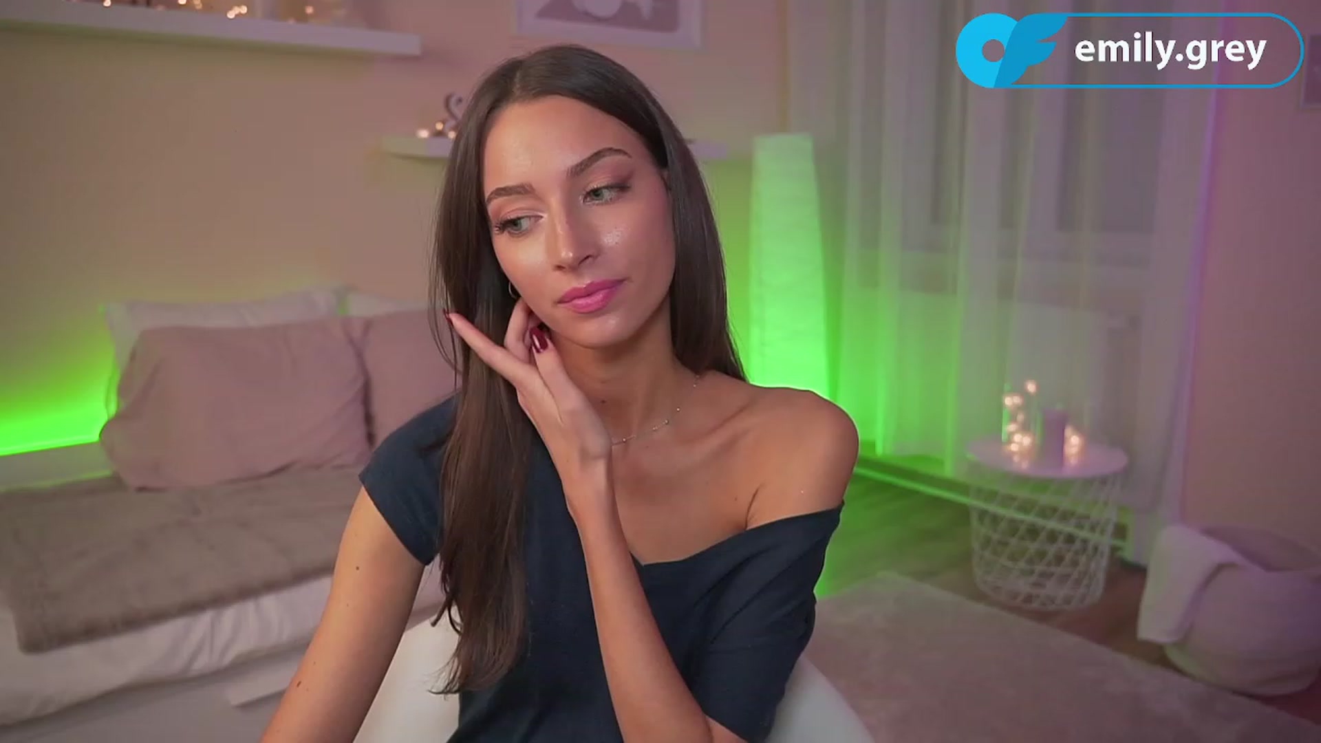Gallery image thumbnail from Emily_grey69's myfreecams stream on, 10/09/2023, 17:51 image 19 of 20