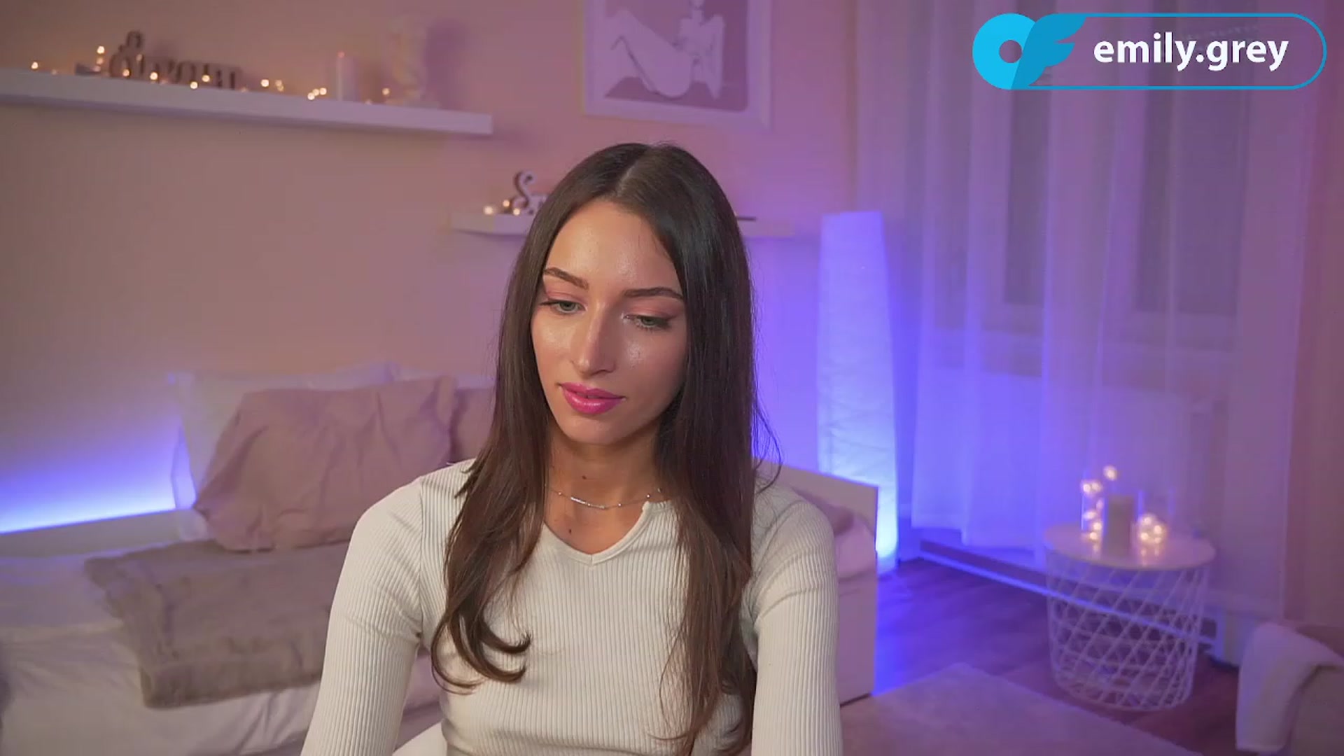 Gallery image thumbnail from Emily_grey69's myfreecams stream on, 10/10/2023, 16:08 image 9 of 20