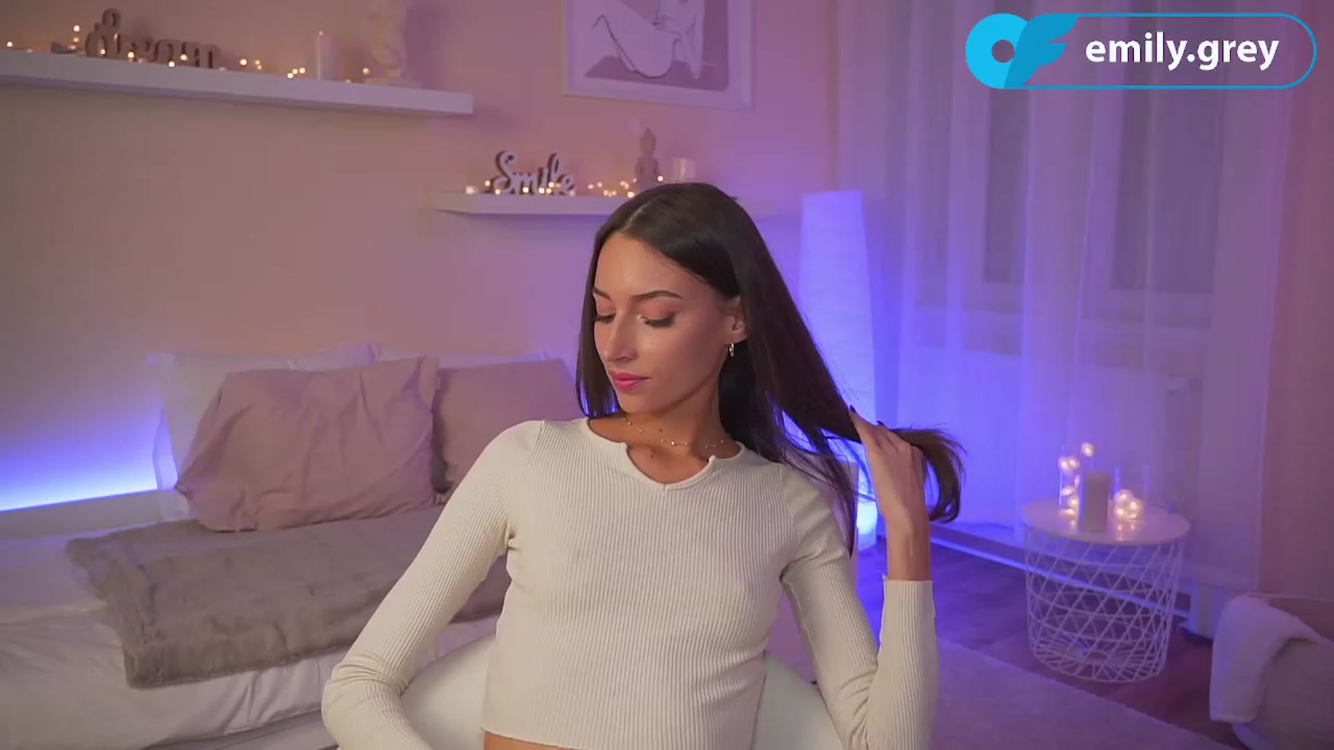 Gallery image thumbnail from Emily_grey69's myfreecams stream on, 10/10/2023, 17:22 image 7 of 20