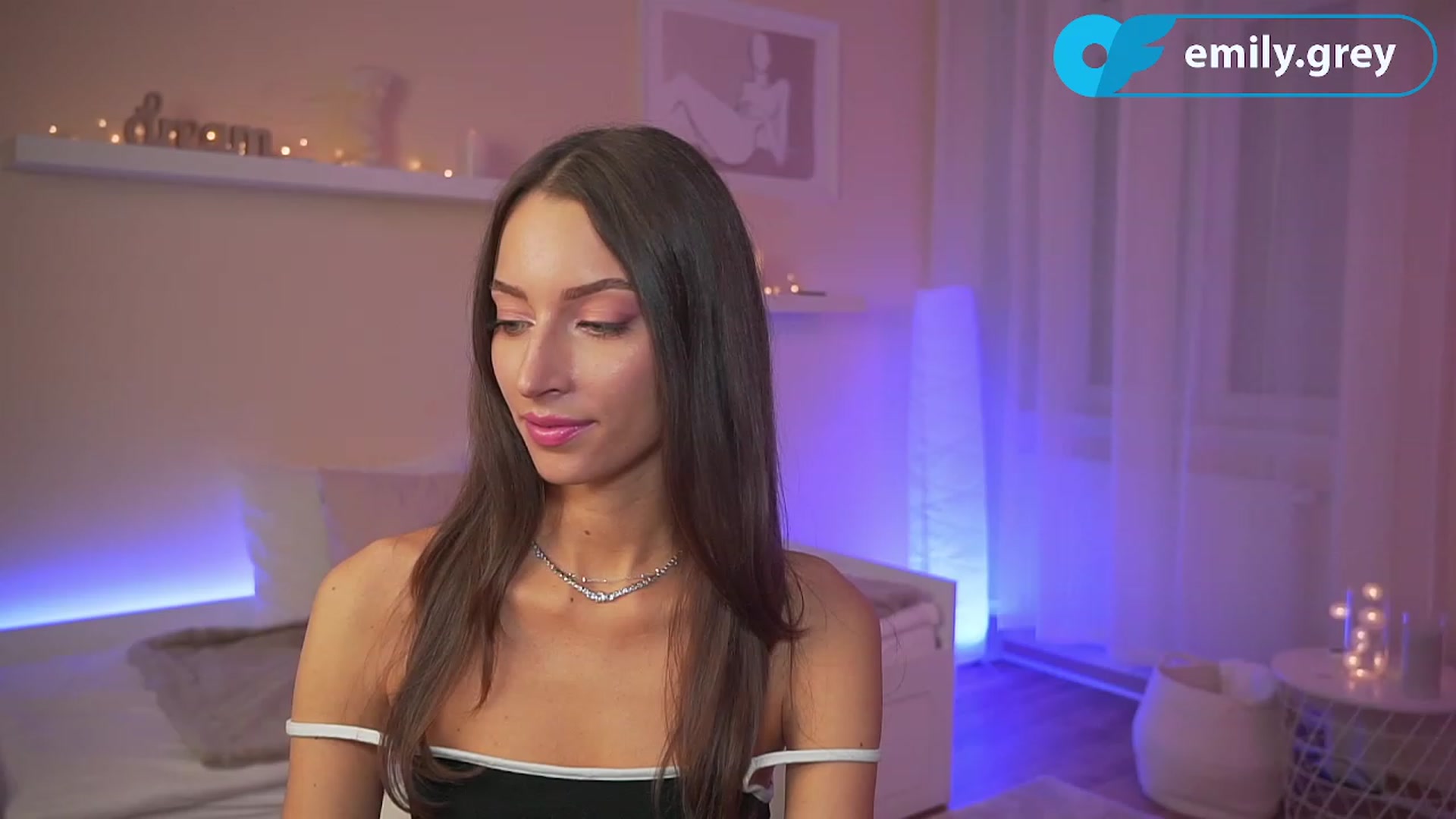 Gallery image thumbnail from Emily_grey69's myfreecams stream on, 10/16/2023, 17:33 image 12 of 20