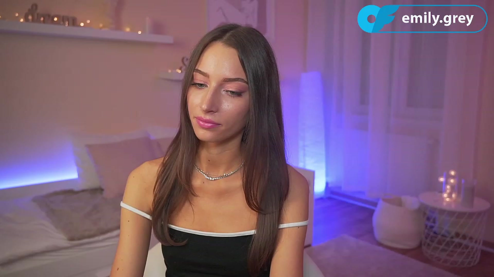Gallery image thumbnail from Emily_grey69's myfreecams stream on, 10/16/2023, 19:08 image 7 of 20