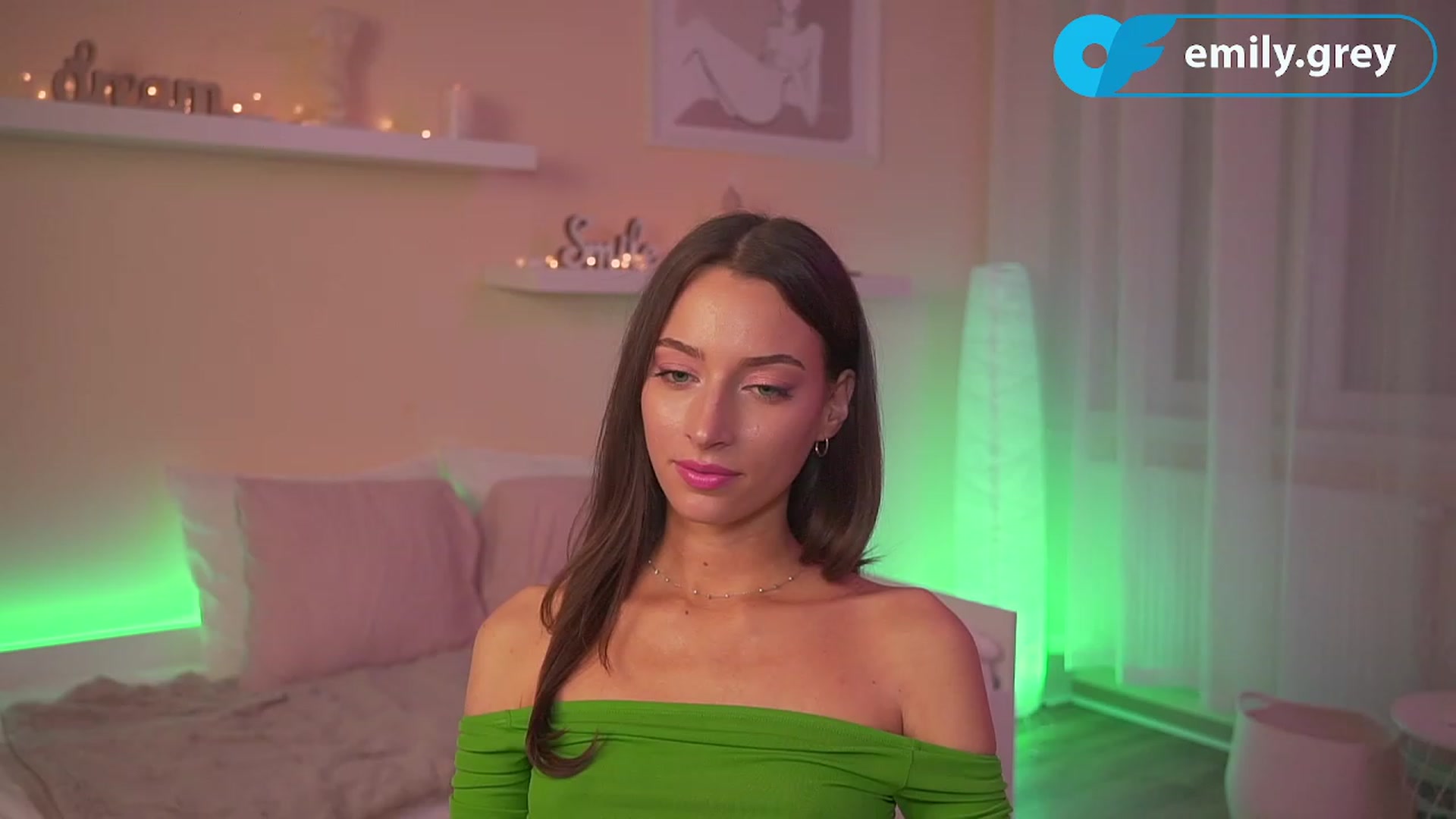 Gallery image thumbnail from Emily_grey69's myfreecams stream on, 10/17/2023, 18:10 image 18 of 20