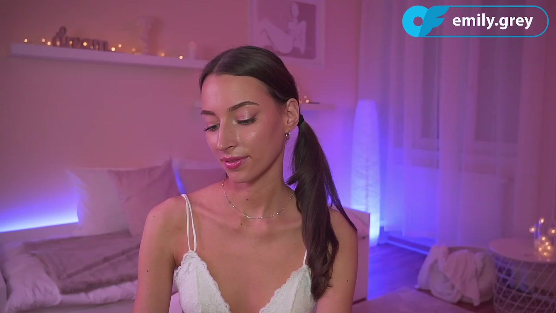 Gallery image thumbnail from Emily_grey69's myfreecams stream on, 10/26/2023, 18:53 image 17 of 20