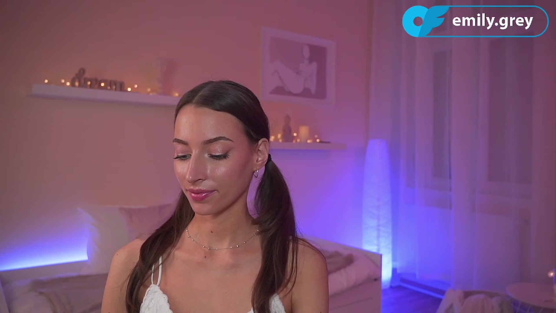 Gallery image thumbnail from Emily_grey69's myfreecams stream on, 10/26/2023, 19:46 image 18 of 20