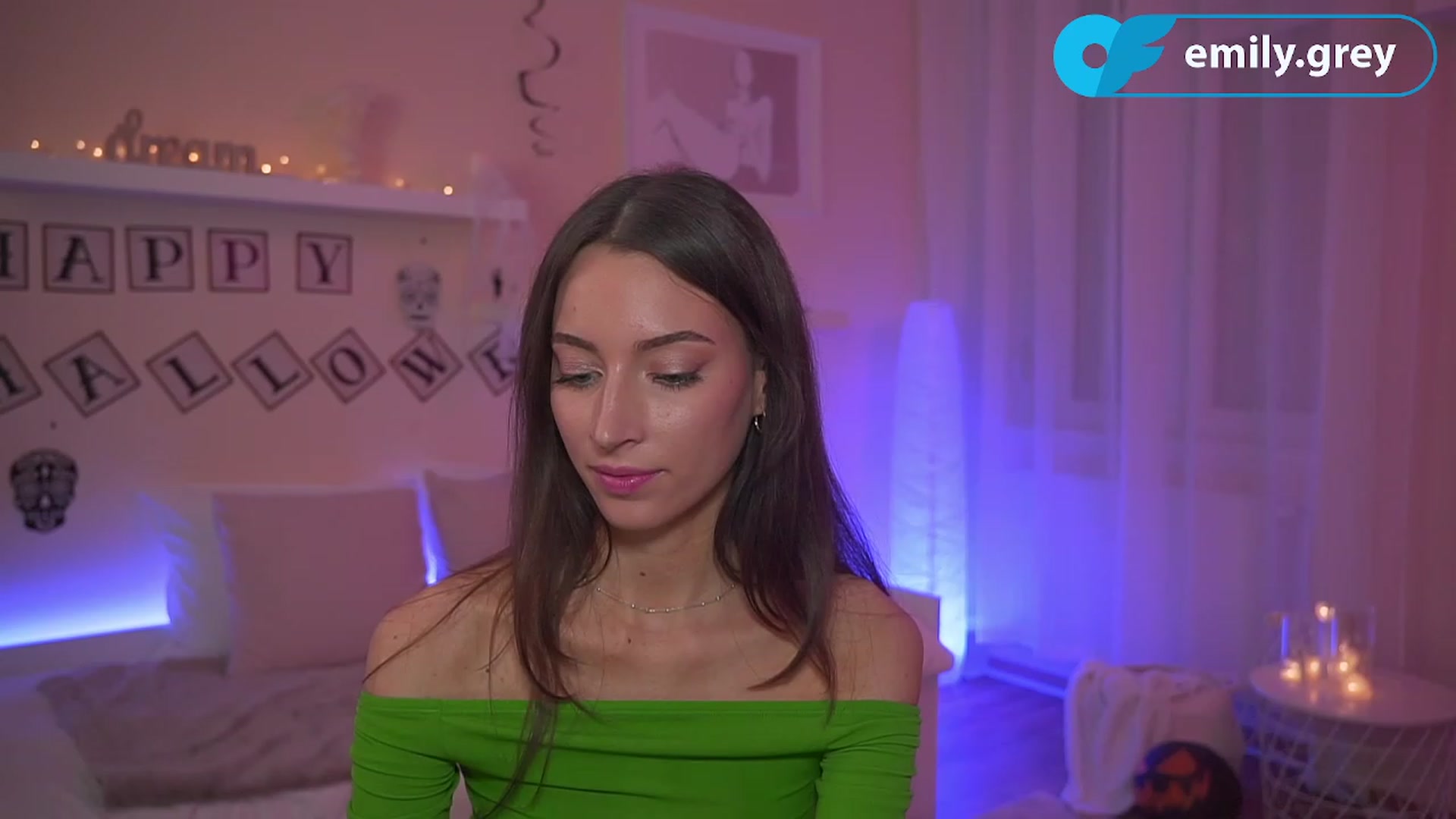 Gallery image thumbnail from Emily_grey69's myfreecams stream on, 10/30/2023, 19:56 image 16 of 20