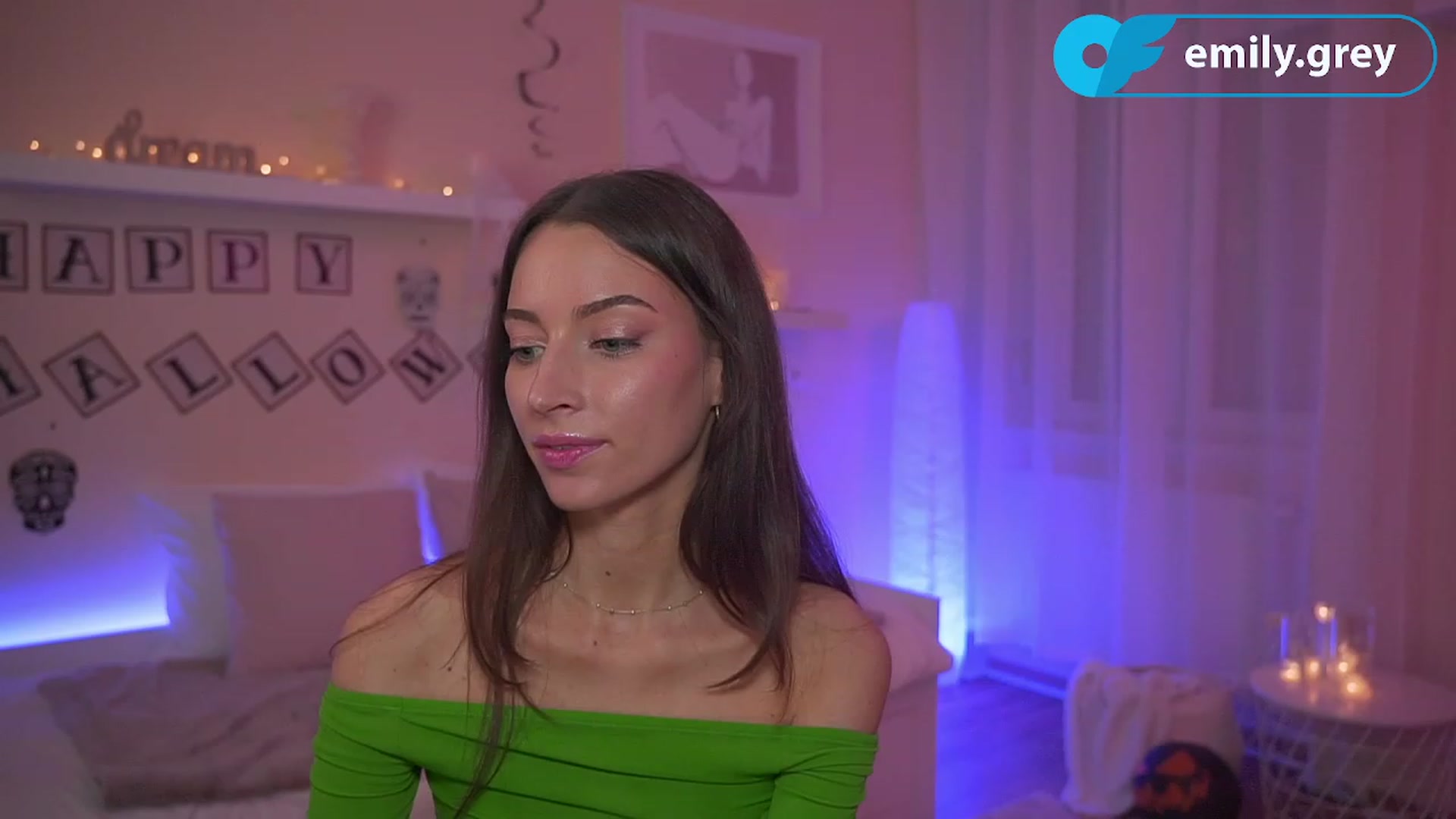 Gallery image thumbnail from Emily_grey69's myfreecams stream on, 10/30/2023, 19:56 image 15 of 20