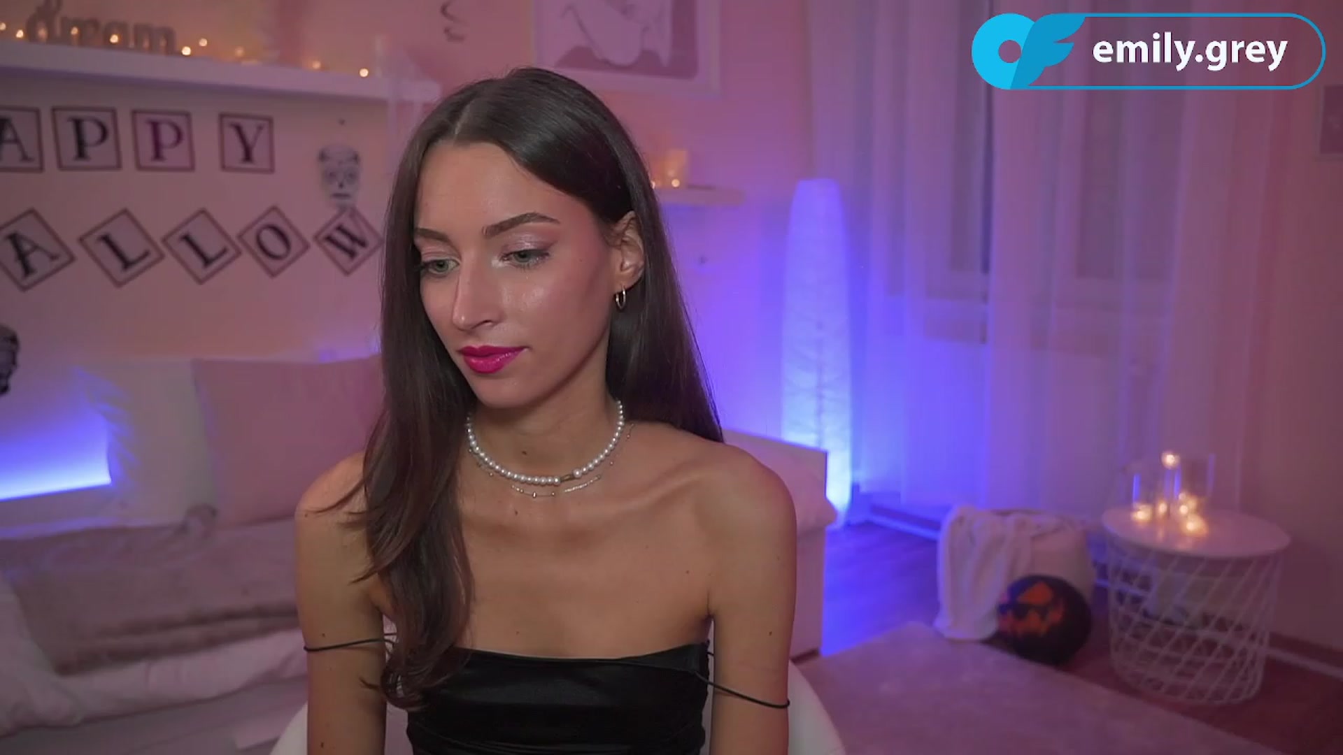 Gallery image thumbnail from Emily_grey69's myfreecams stream on, 10/31/2023, 17:57 image 20 of 20