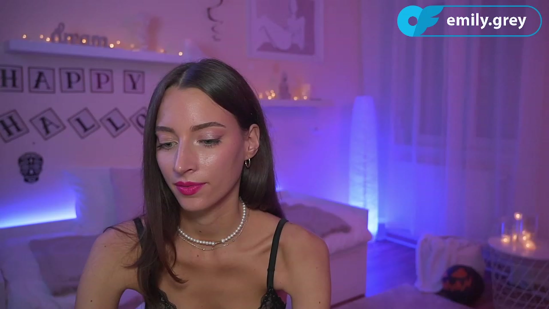 Gallery image thumbnail from Emily_grey69's myfreecams stream on, 10/31/2023, 21:03 image 2 of 20