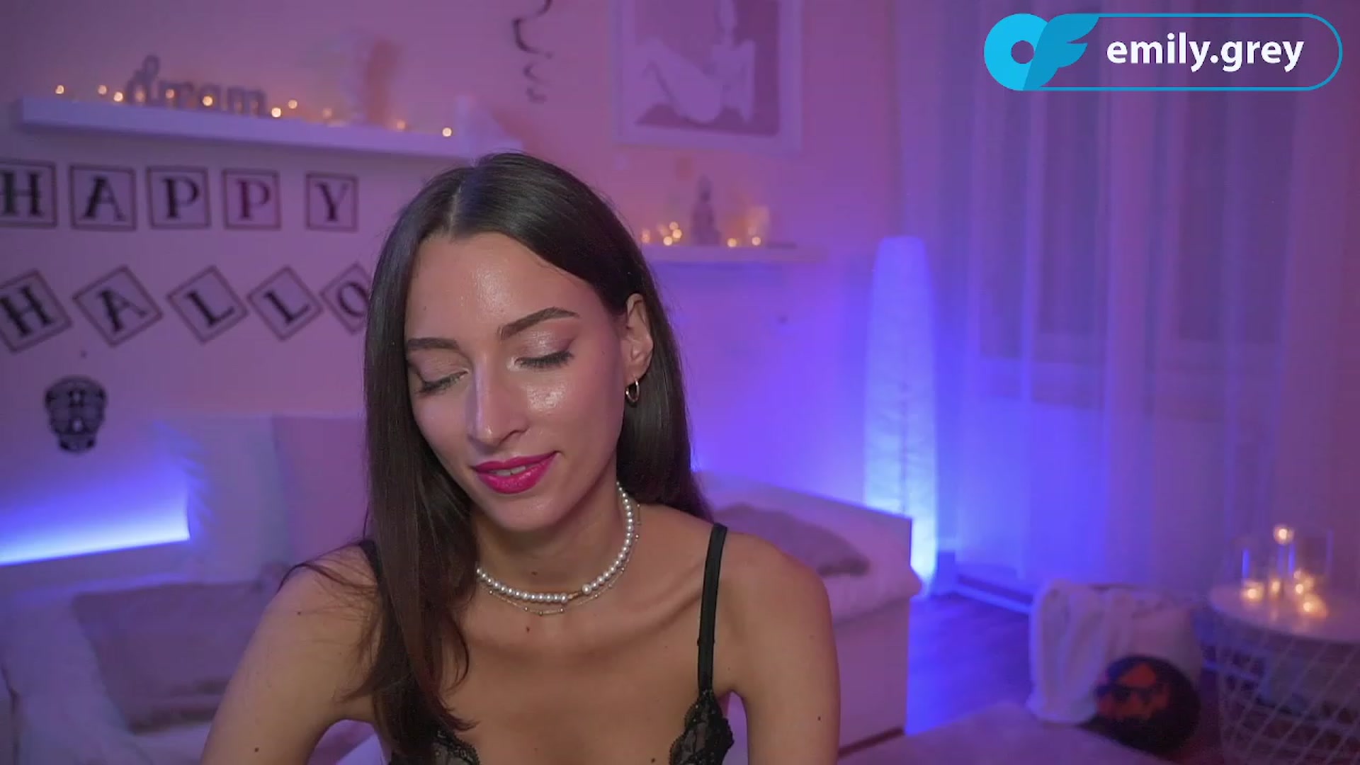 Gallery image thumbnail from Emily_grey69's myfreecams stream on, 10/31/2023, 21:03 image 3 of 20
