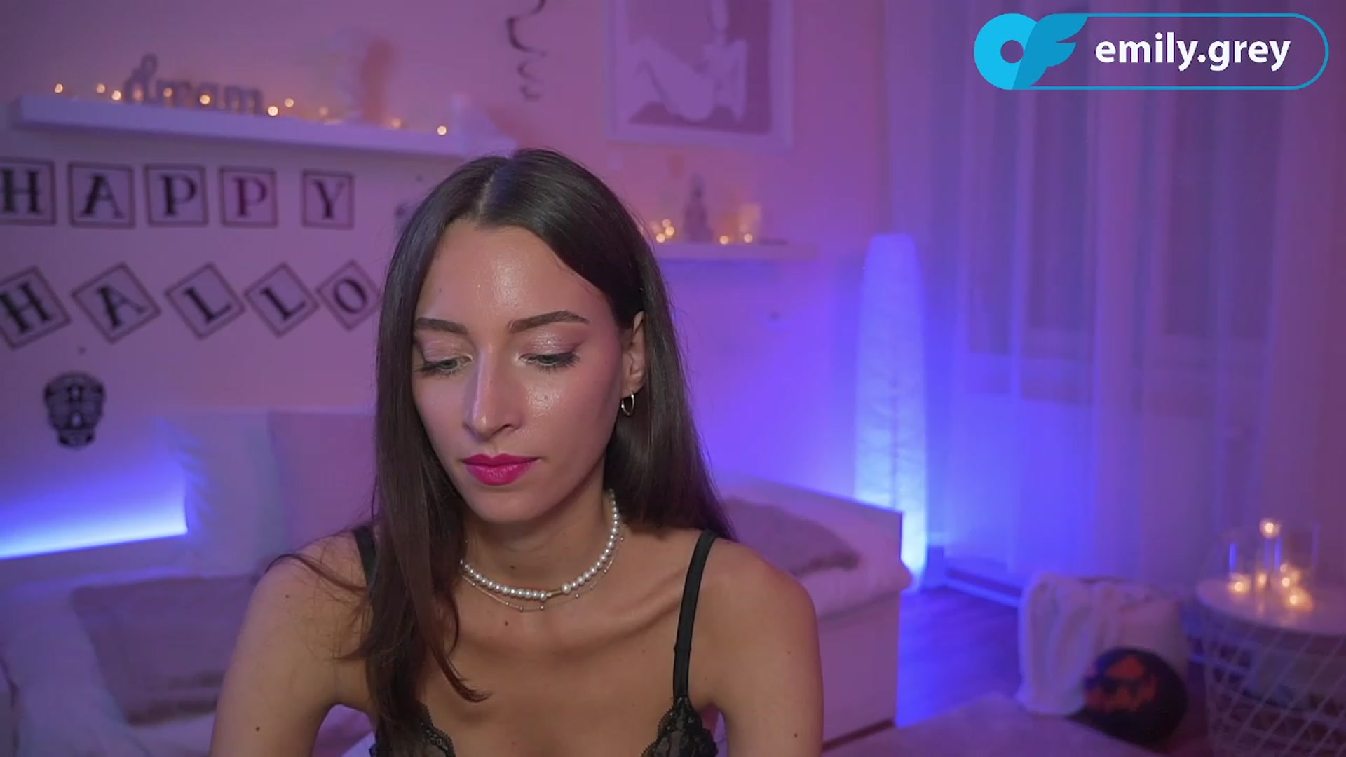 Gallery image thumbnail from Emily_grey69's myfreecams stream on, 10/31/2023, 21:03 image 5 of 20