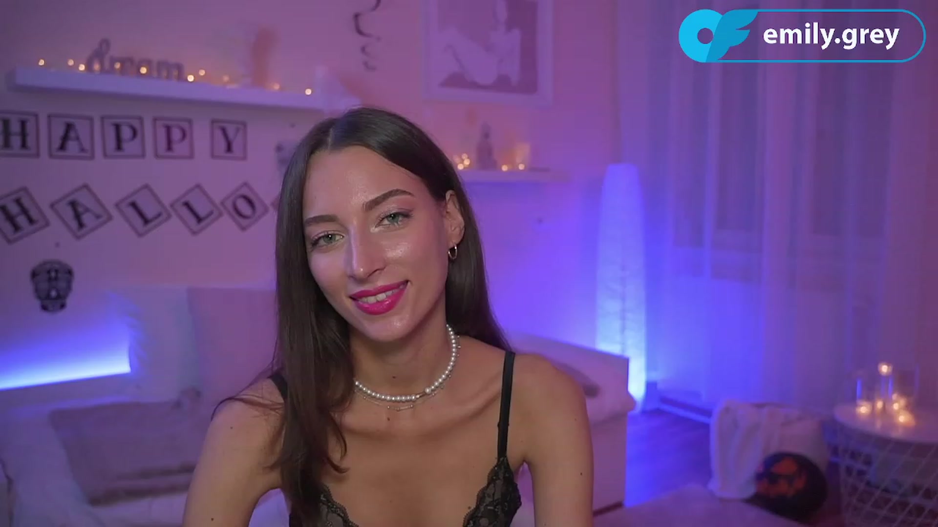 Gallery image thumbnail from Emily_grey69's myfreecams stream on, 10/31/2023, 21:03 image 4 of 20
