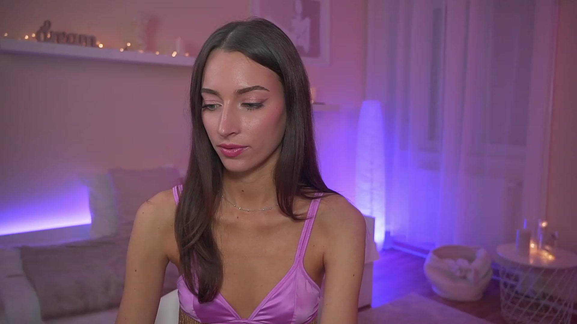 Gallery image thumbnail from Emily_grey69's myfreecams stream on, 11/06/2023, 18:24 image 6 of 20