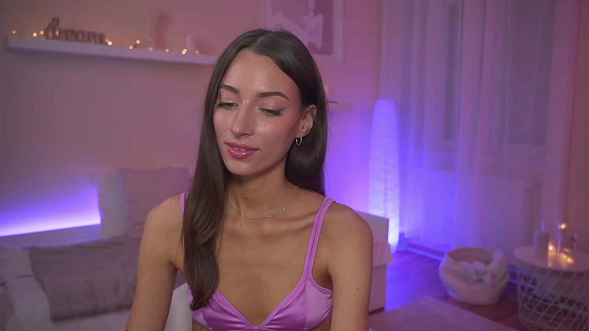 Gallery image thumbnail from Emily_grey69's myfreecams stream on, 11/06/2023, 18:24 image 12 of 20
