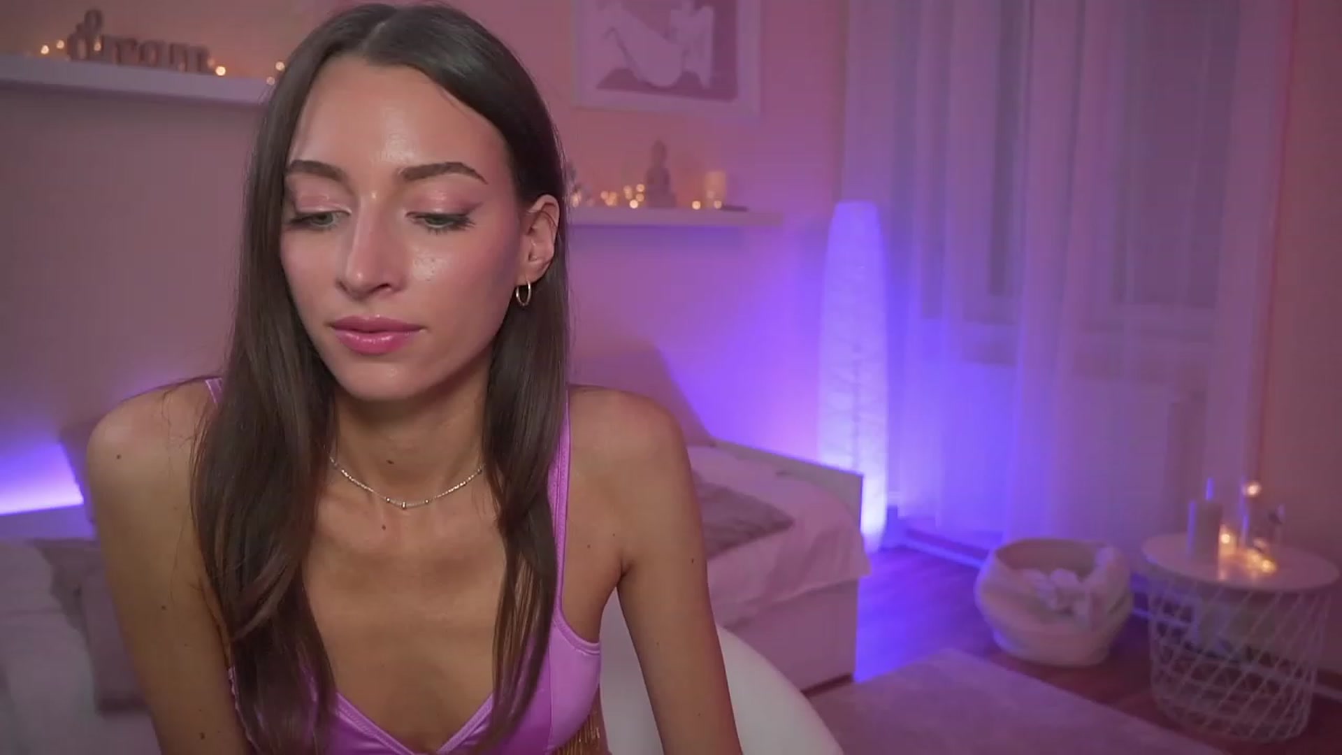 Gallery image thumbnail from Emily_grey69's myfreecams stream on, 11/06/2023, 19:49 image 11 of 20