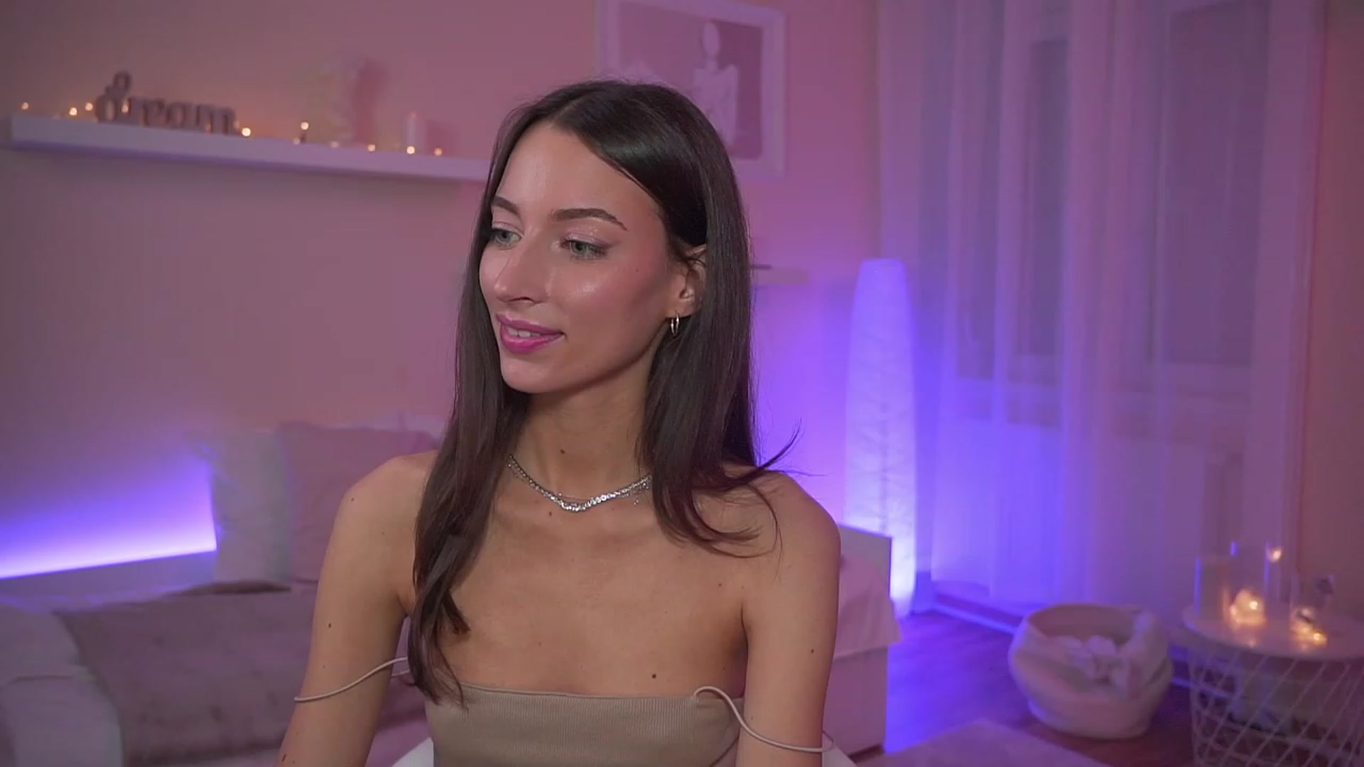 Gallery image thumbnail from Emily_grey69's myfreecams stream on, 11/07/2023, 17:58 image 16 of 20