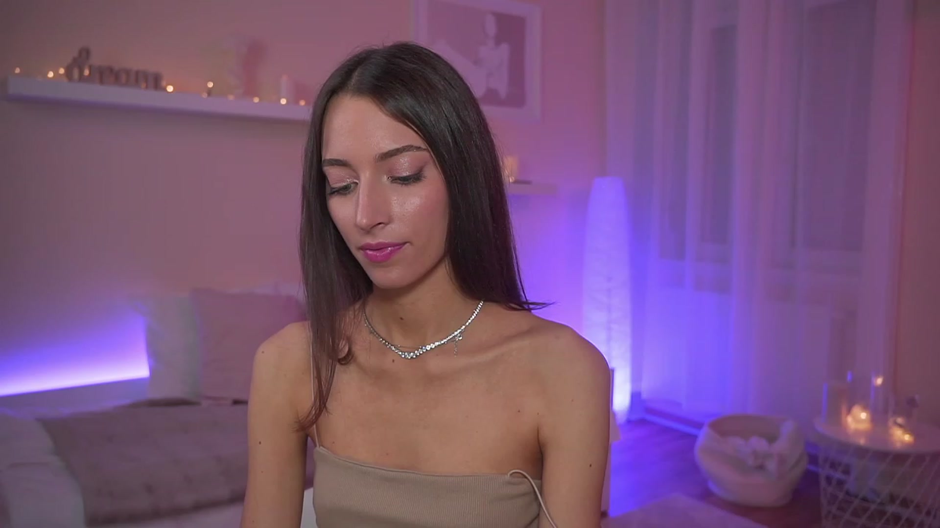 Gallery image thumbnail from Emily_grey69's myfreecams stream on, 11/07/2023, 17:58 image 10 of 20