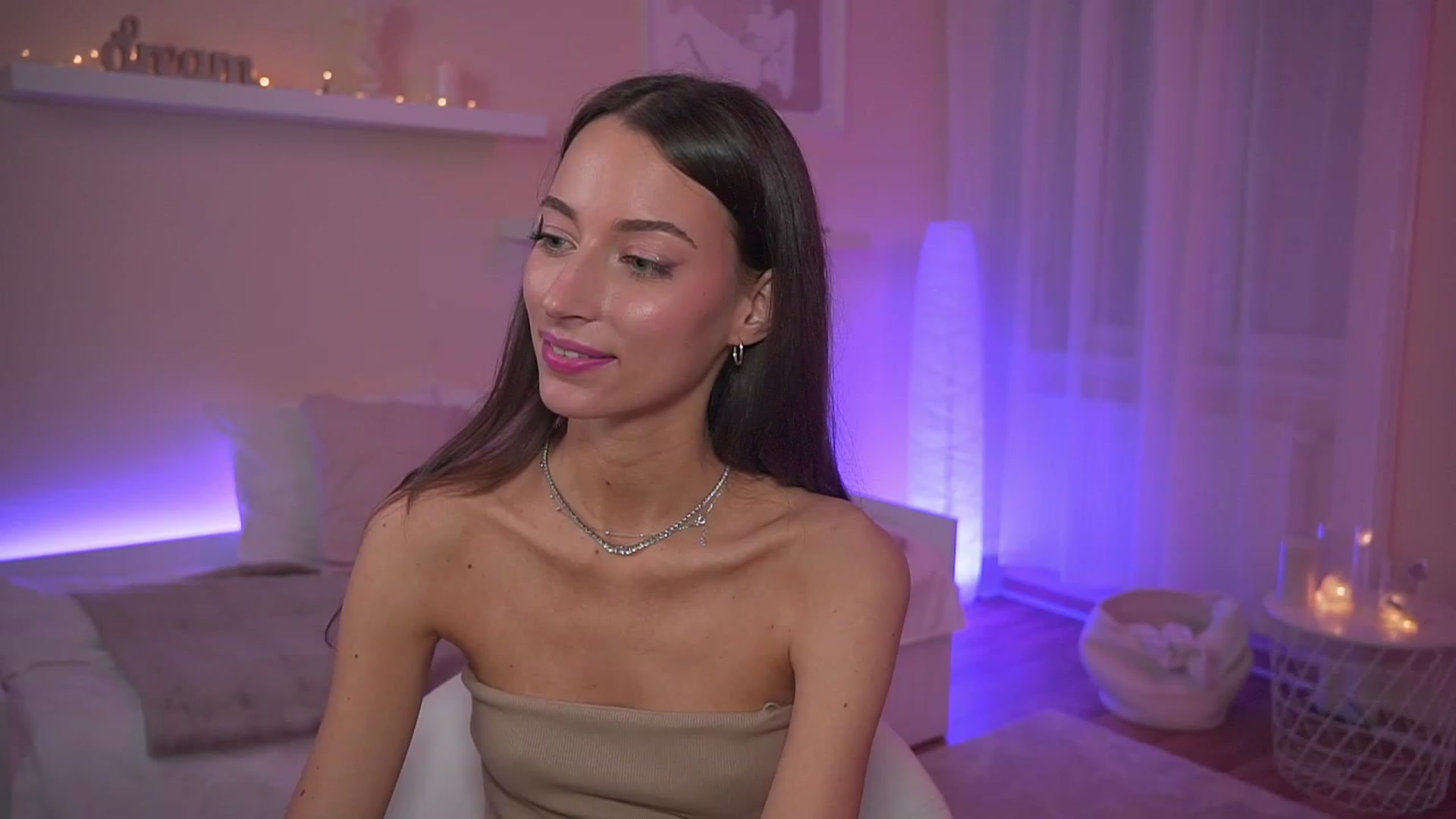 Gallery image thumbnail from Emily_grey69's myfreecams stream on, 11/07/2023, 18:28 image 19 of 20