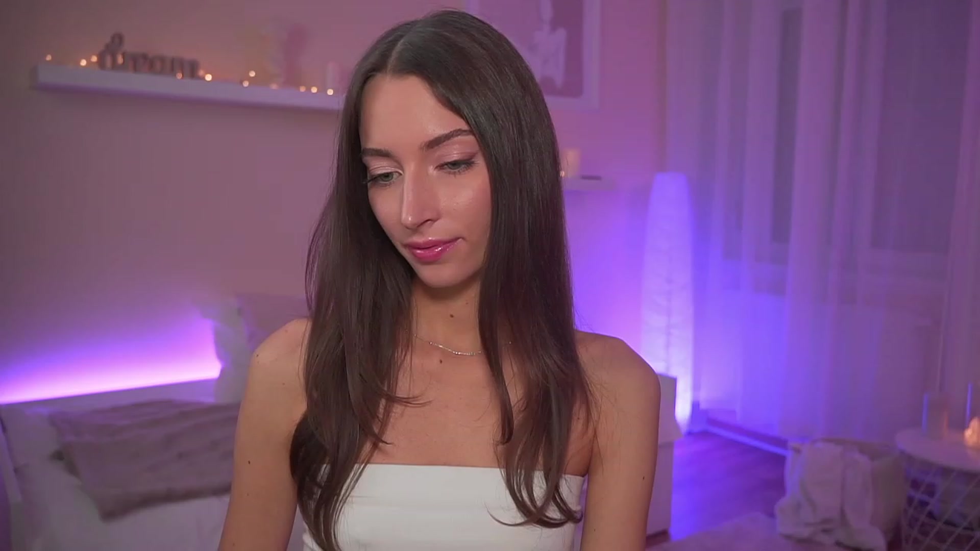 Gallery image thumbnail from Emily_grey69's myfreecams stream on, 11/13/2023, 18:04 image 2 of 20