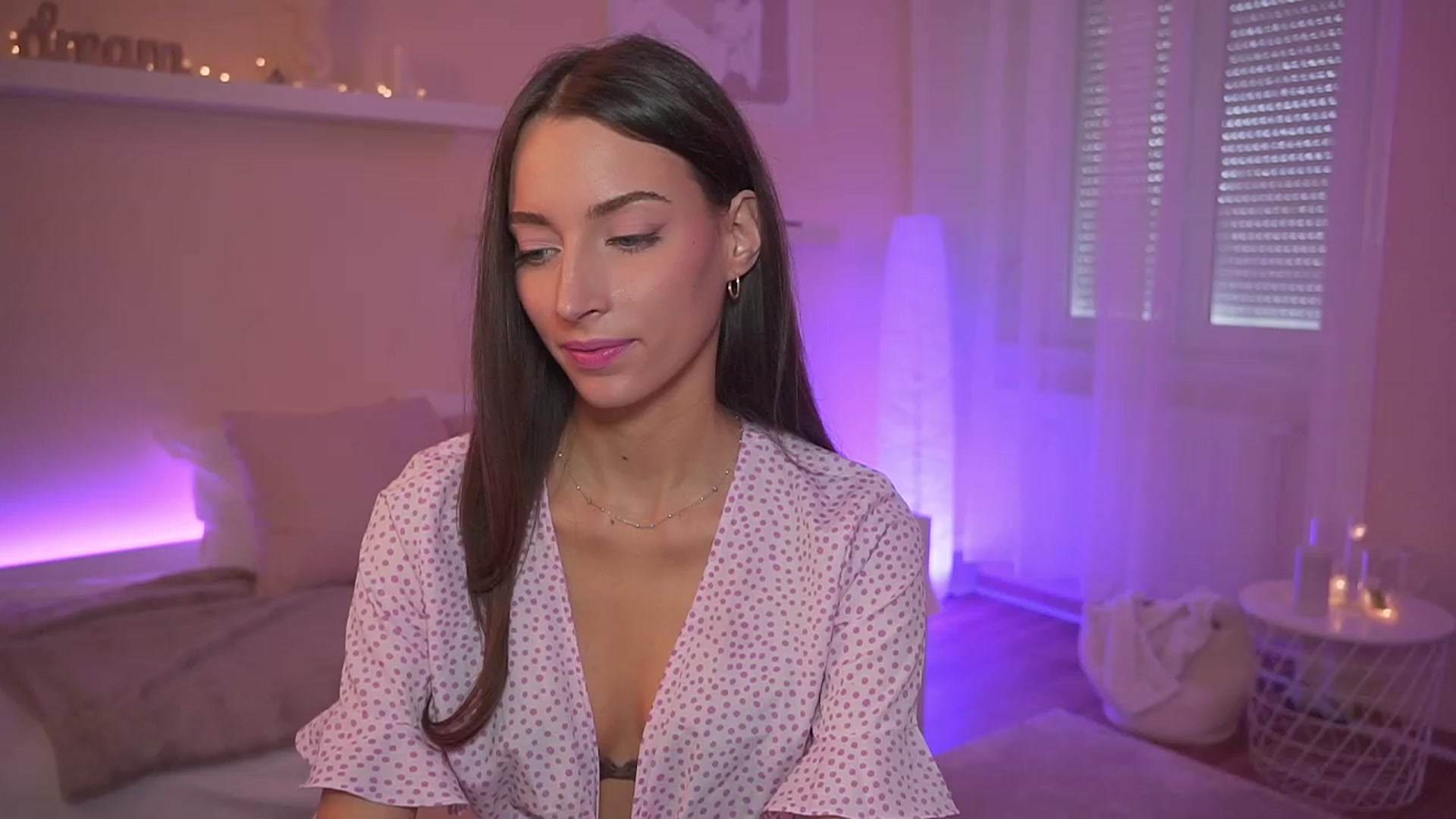 Gallery image thumbnail from Emily_grey69's myfreecams stream on, 11/17/2023, 12:14 image 14 of 20