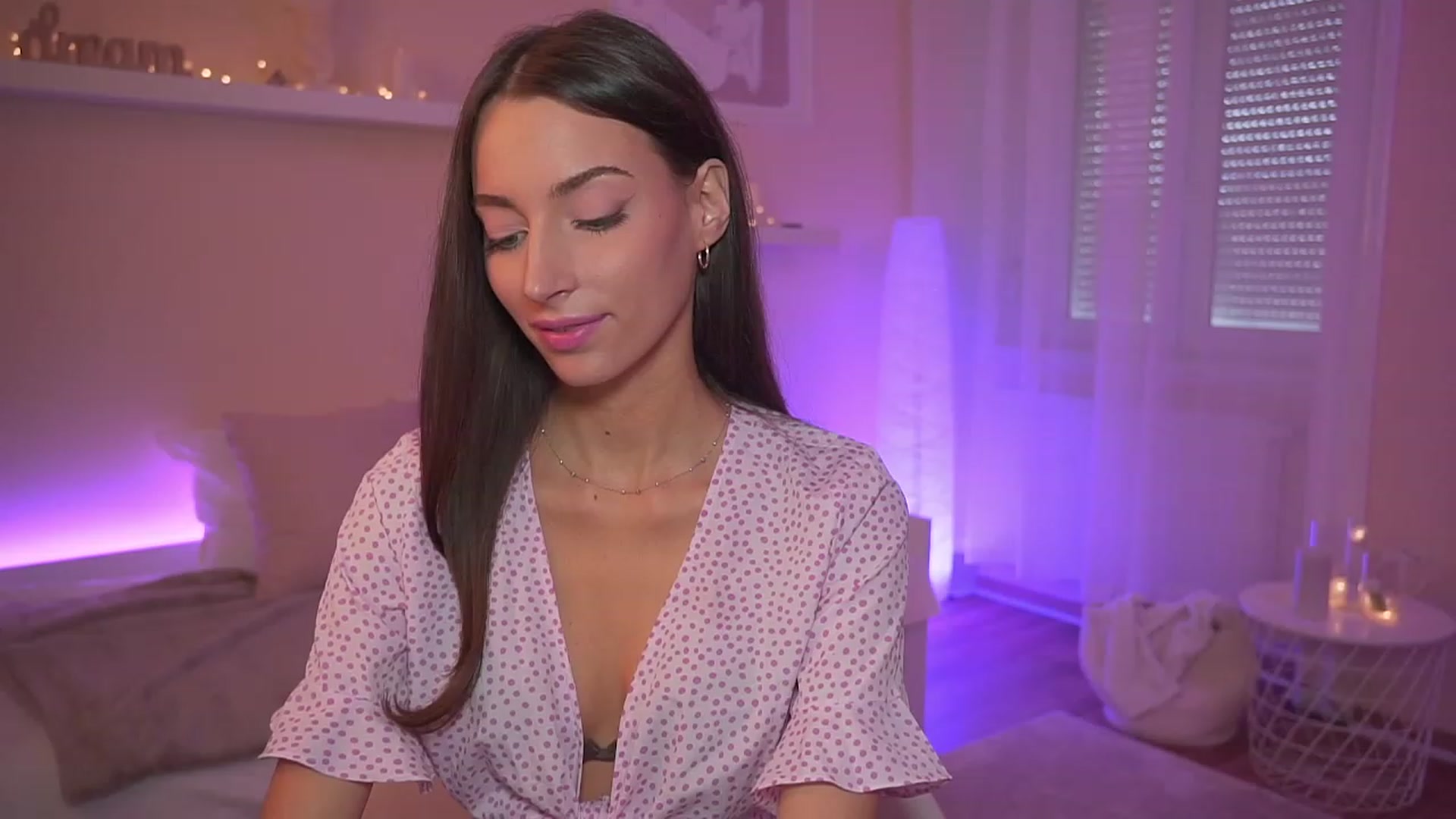 Gallery image thumbnail from Emily_grey69's myfreecams stream on, 11/17/2023, 12:14 image 5 of 20