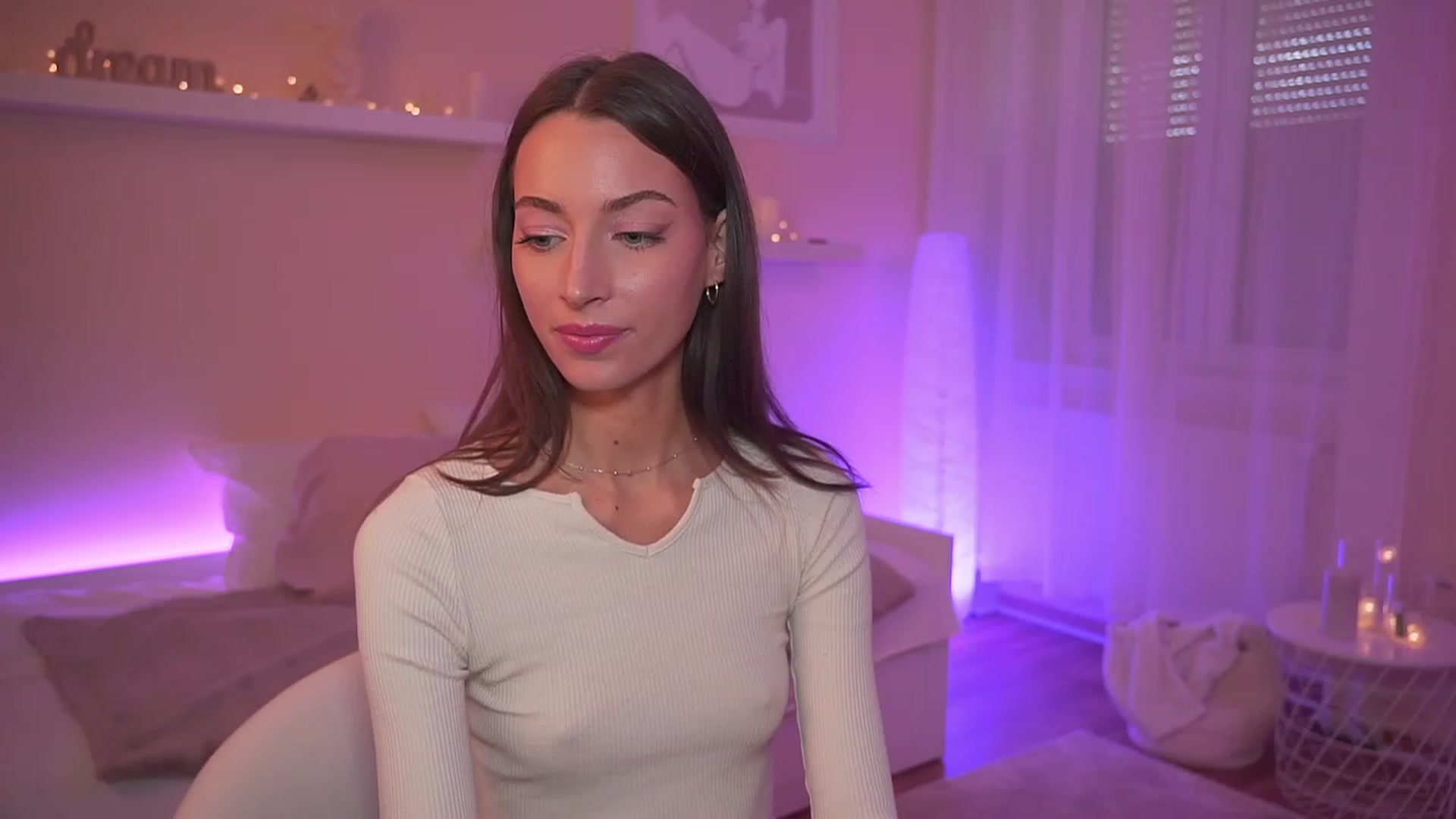 Gallery image thumbnail from Emily_grey69's myfreecams stream on, 11/18/2023, 12:19 image 3 of 20