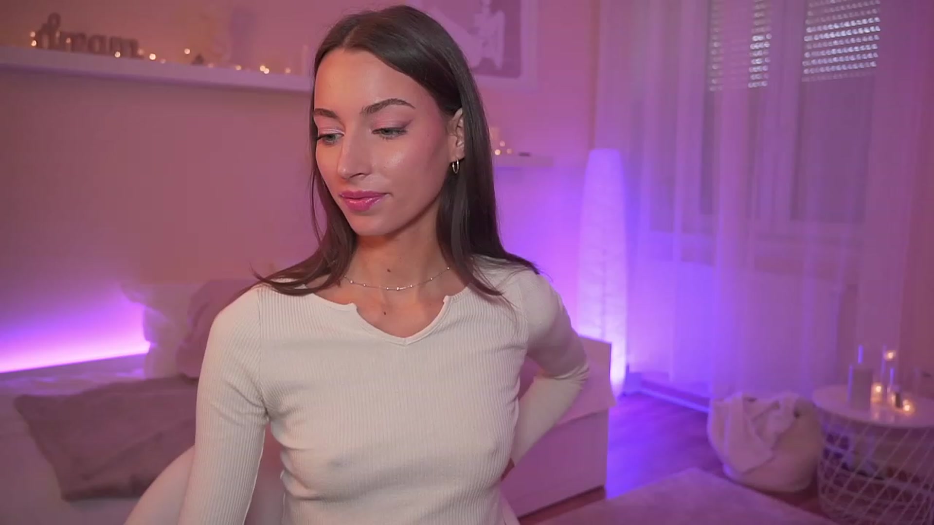 Gallery image thumbnail from Emily_grey69's myfreecams stream on, 11/18/2023, 12:19 image 2 of 20