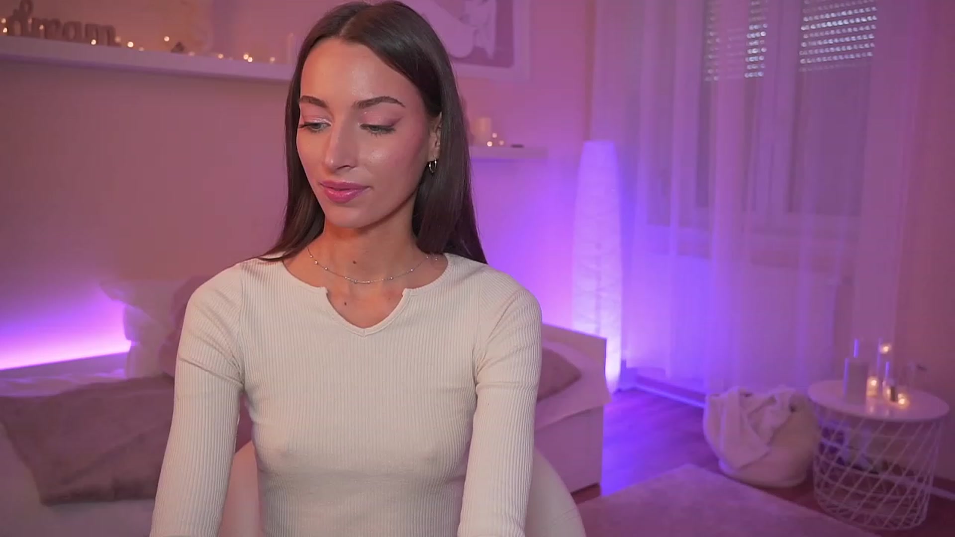 Gallery image thumbnail from Emily_grey69's myfreecams stream on, 11/18/2023, 13:44 image 1 of 20