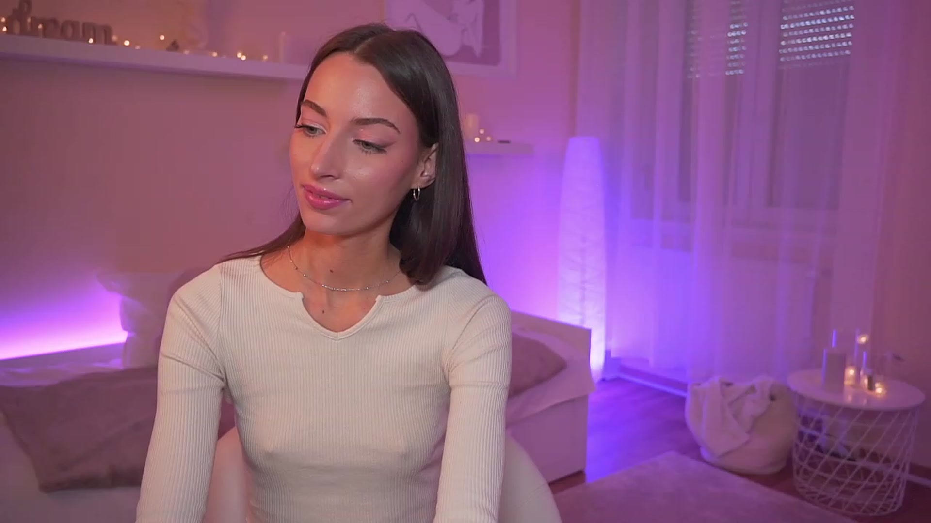 Gallery image thumbnail from Emily_grey69's myfreecams stream on, 11/18/2023, 13:44 image 5 of 20