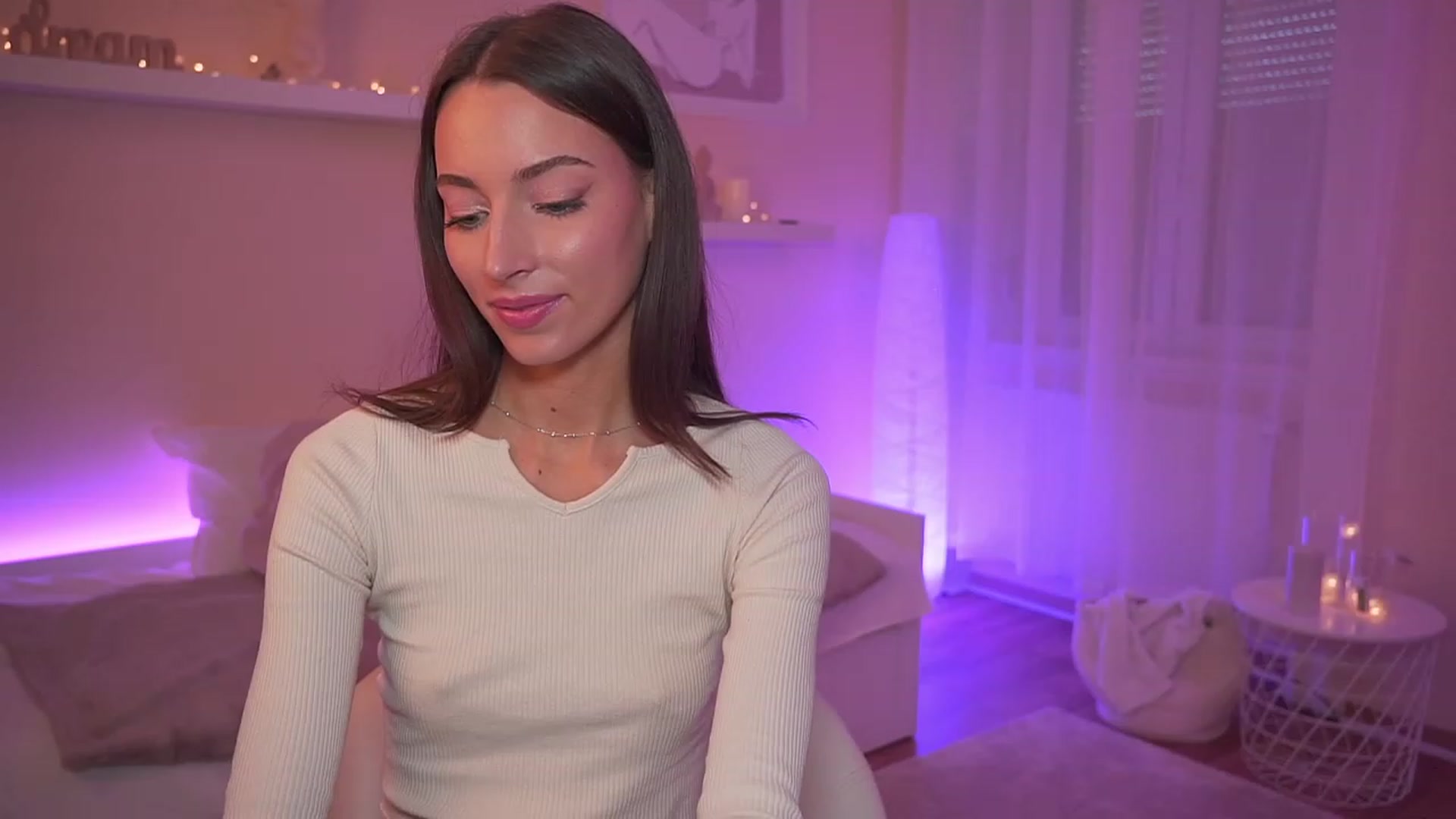 Gallery image thumbnail from Emily_grey69's myfreecams stream on, 11/18/2023, 13:44 image 14 of 20