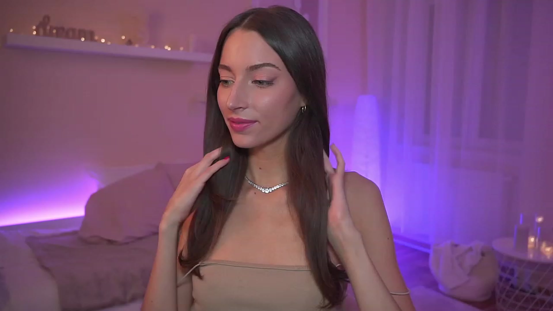 Gallery image thumbnail from Emily_grey69's myfreecams stream on, 11/19/2023, 18:00 image 3 of 20