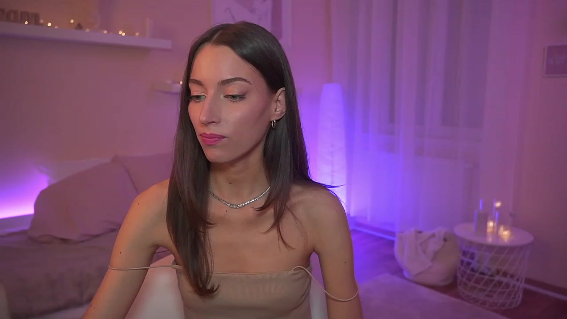 Gallery image thumbnail from Emily_grey69's myfreecams stream on, 11/19/2023, 19:11 image 2 of 20
