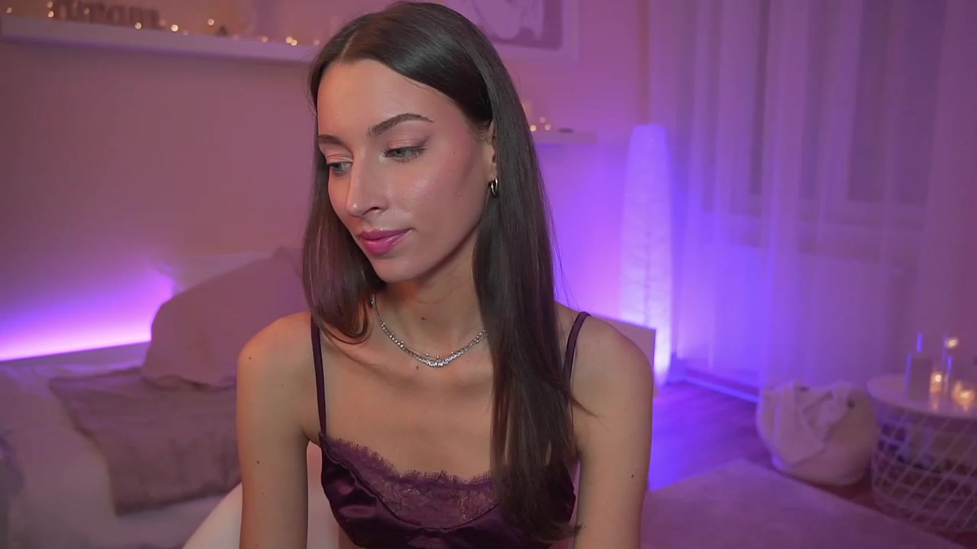 Gallery image thumbnail from Emily_grey69's myfreecams stream on, 11/19/2023, 21:16 image 18 of 20