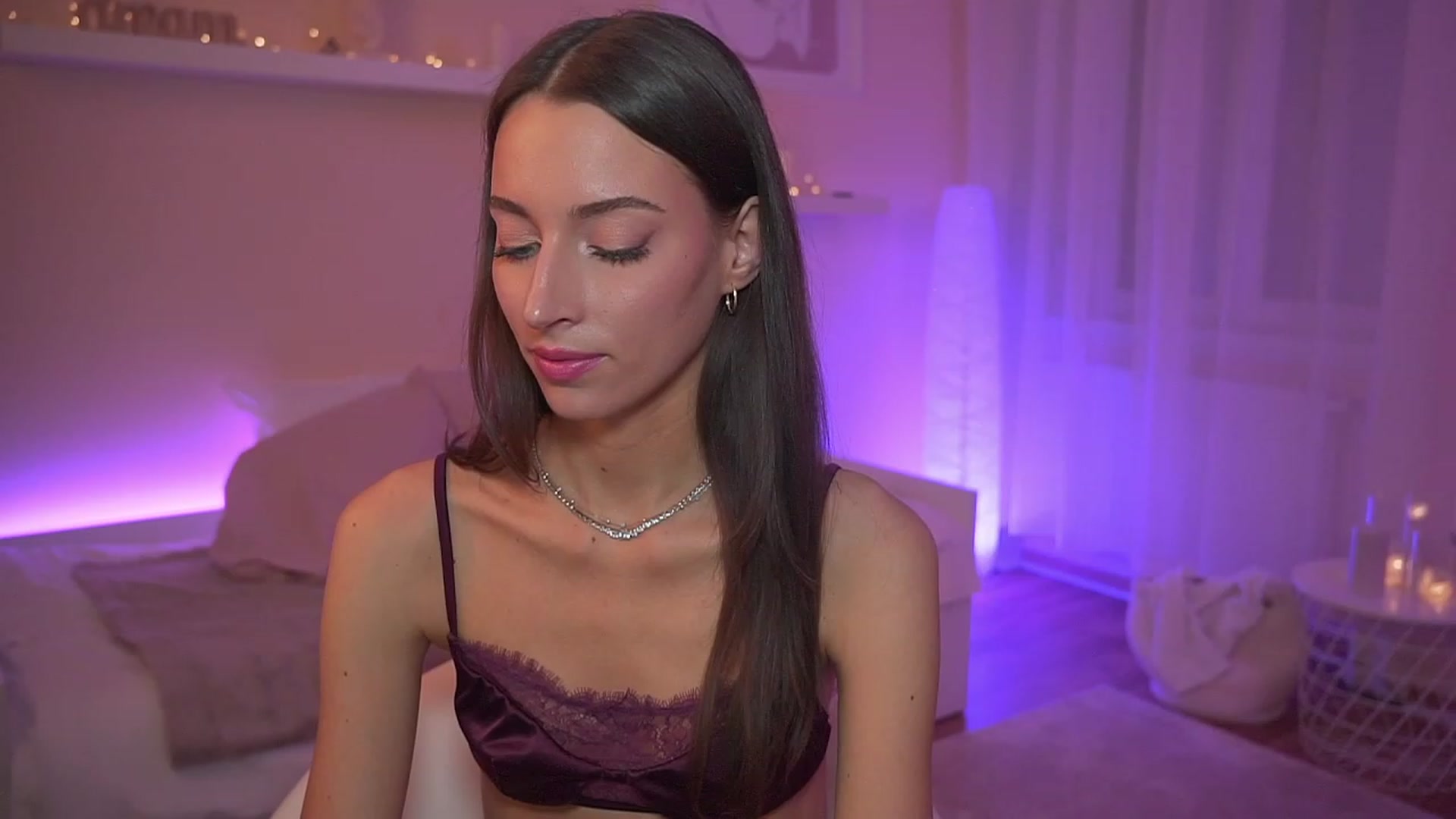 Gallery image thumbnail from Emily_grey69's myfreecams stream on, 11/19/2023, 21:16 image 12 of 20