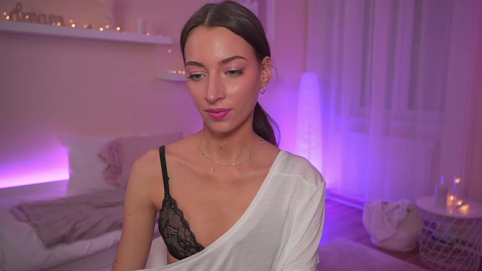 Gallery image thumbnail from Emily_grey69's myfreecams stream on, 11/21/2023, 18:21 image 4 of 20