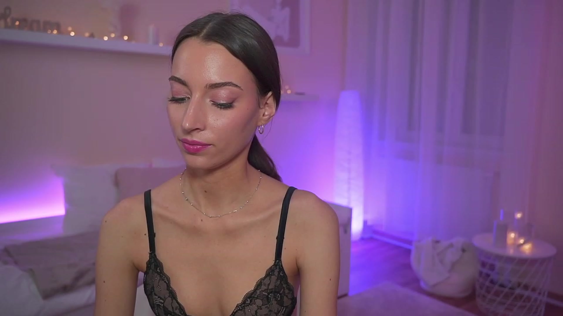 Gallery image thumbnail from Emily_grey69's myfreecams stream on, 11/21/2023, 21:50 image 17 of 20