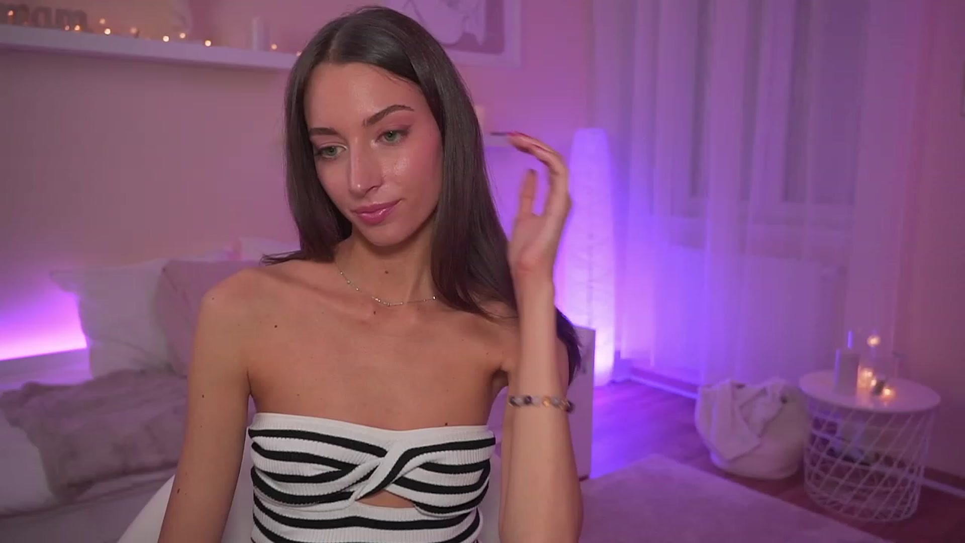 Gallery image thumbnail from Emily_grey69's myfreecams stream on, 11/23/2023, 19:20 image 8 of 20