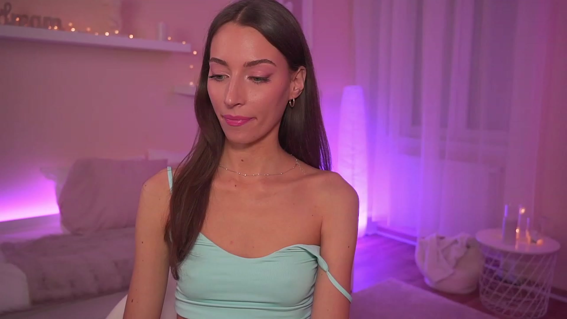 Gallery image thumbnail from Emily_grey69's myfreecams stream on, 11/24/2023, 17:55 image 18 of 20