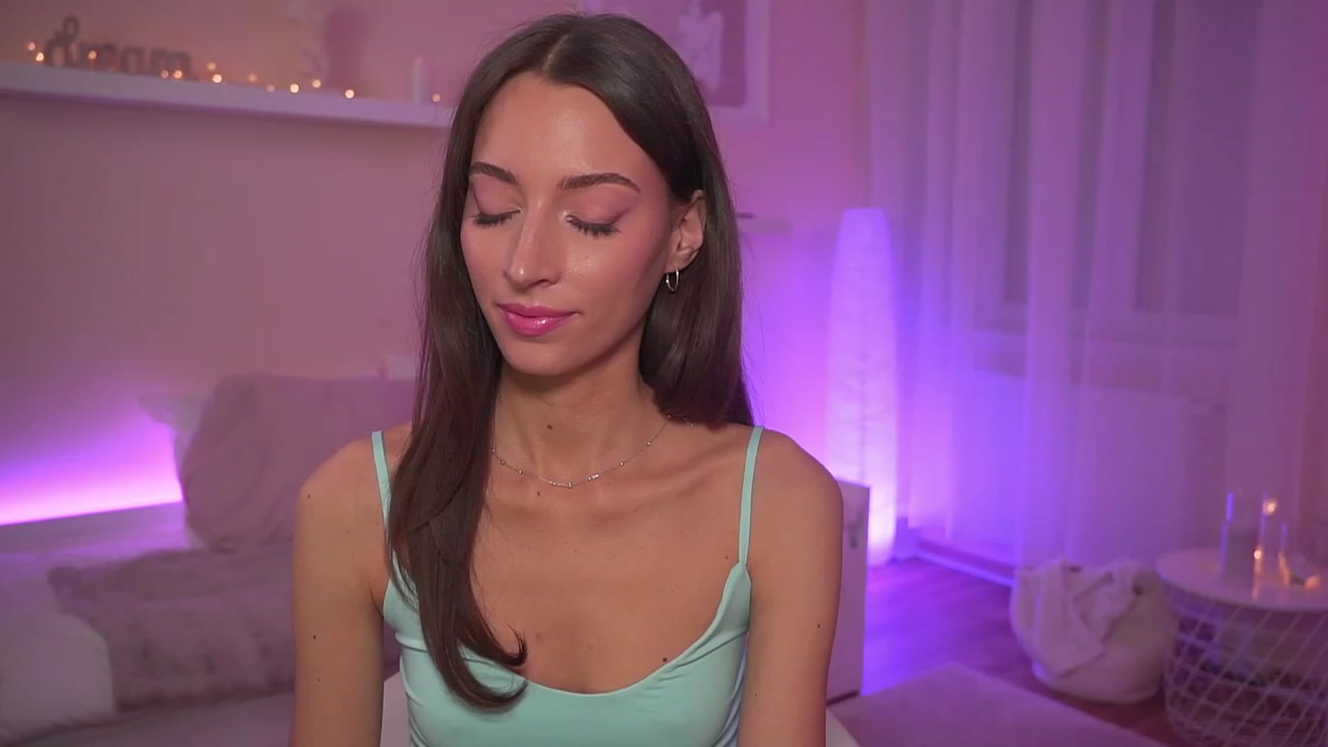 Gallery image thumbnail from Emily_grey69's myfreecams stream on, 11/24/2023, 18:58 image 2 of 20