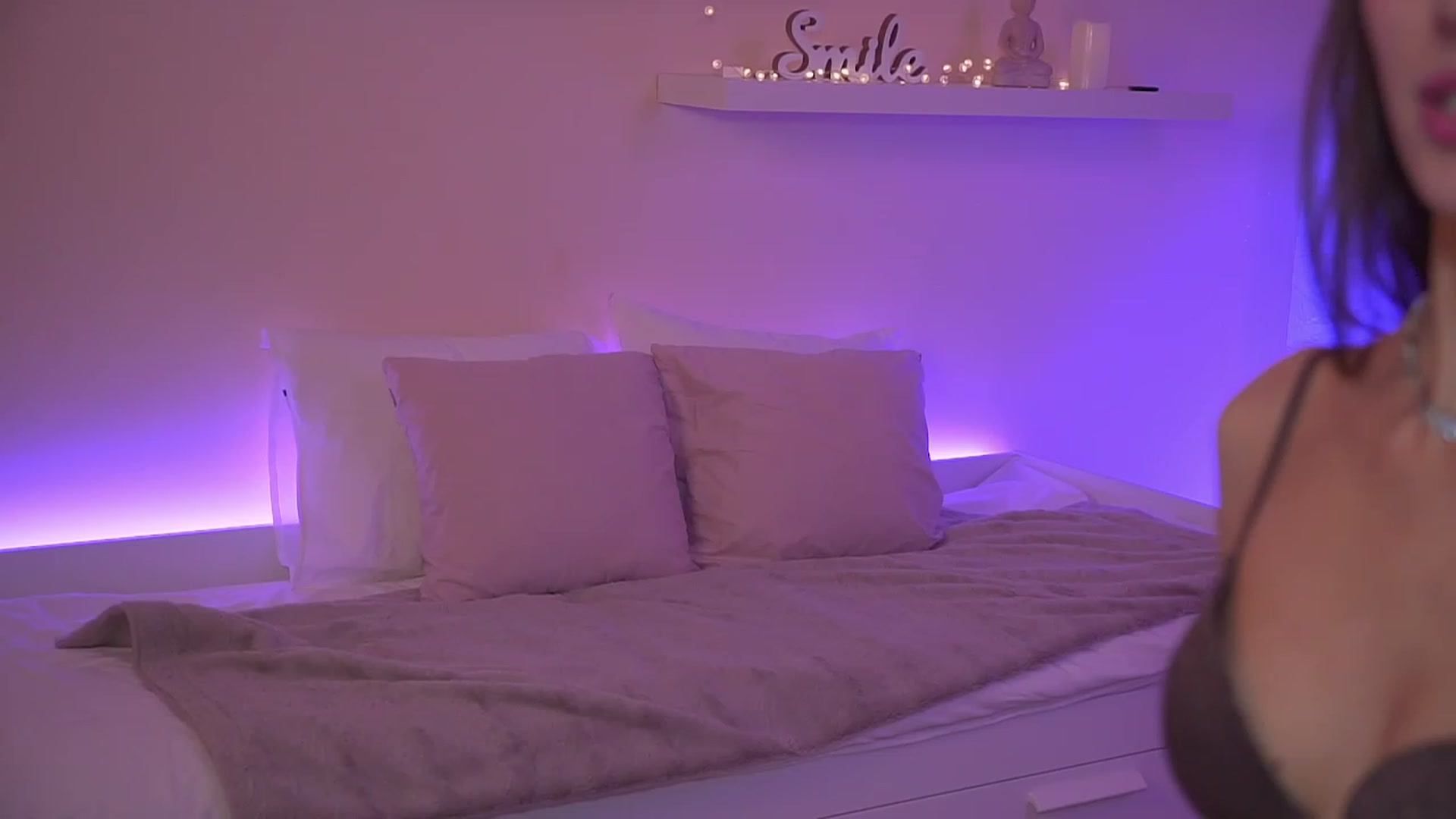 Gallery image thumbnail from Emily_grey69's myfreecams stream on, 11/30/2023, 21:23 image 19 of 20
