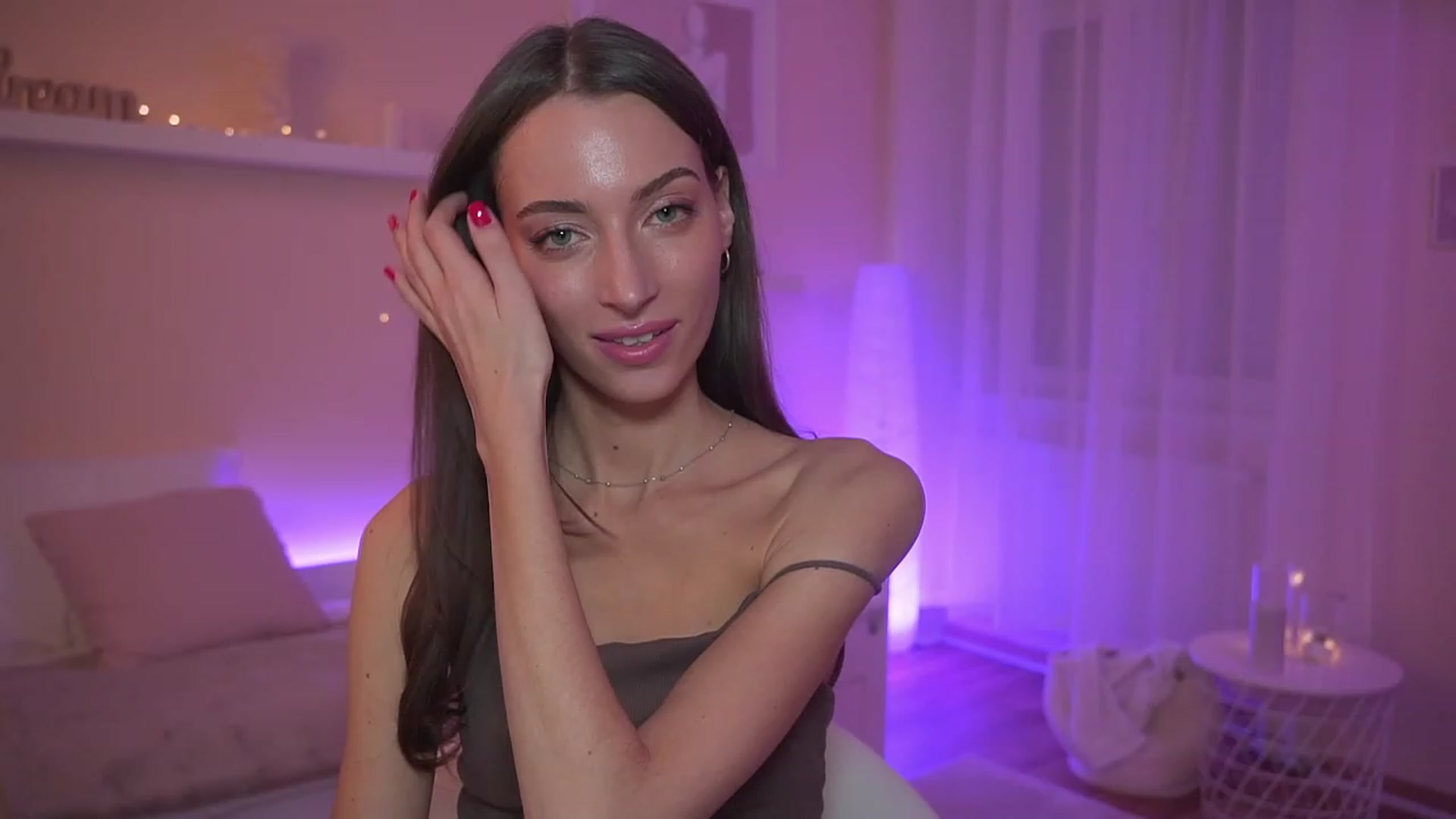 Gallery image thumbnail from Emily_grey69's myfreecams stream on, 12/04/2023, 17:54 image 14 of 20
