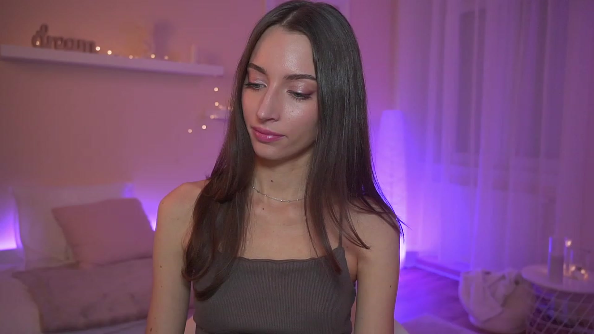Gallery image thumbnail from Emily_grey69's myfreecams stream on, 12/04/2023, 17:54 image 3 of 20