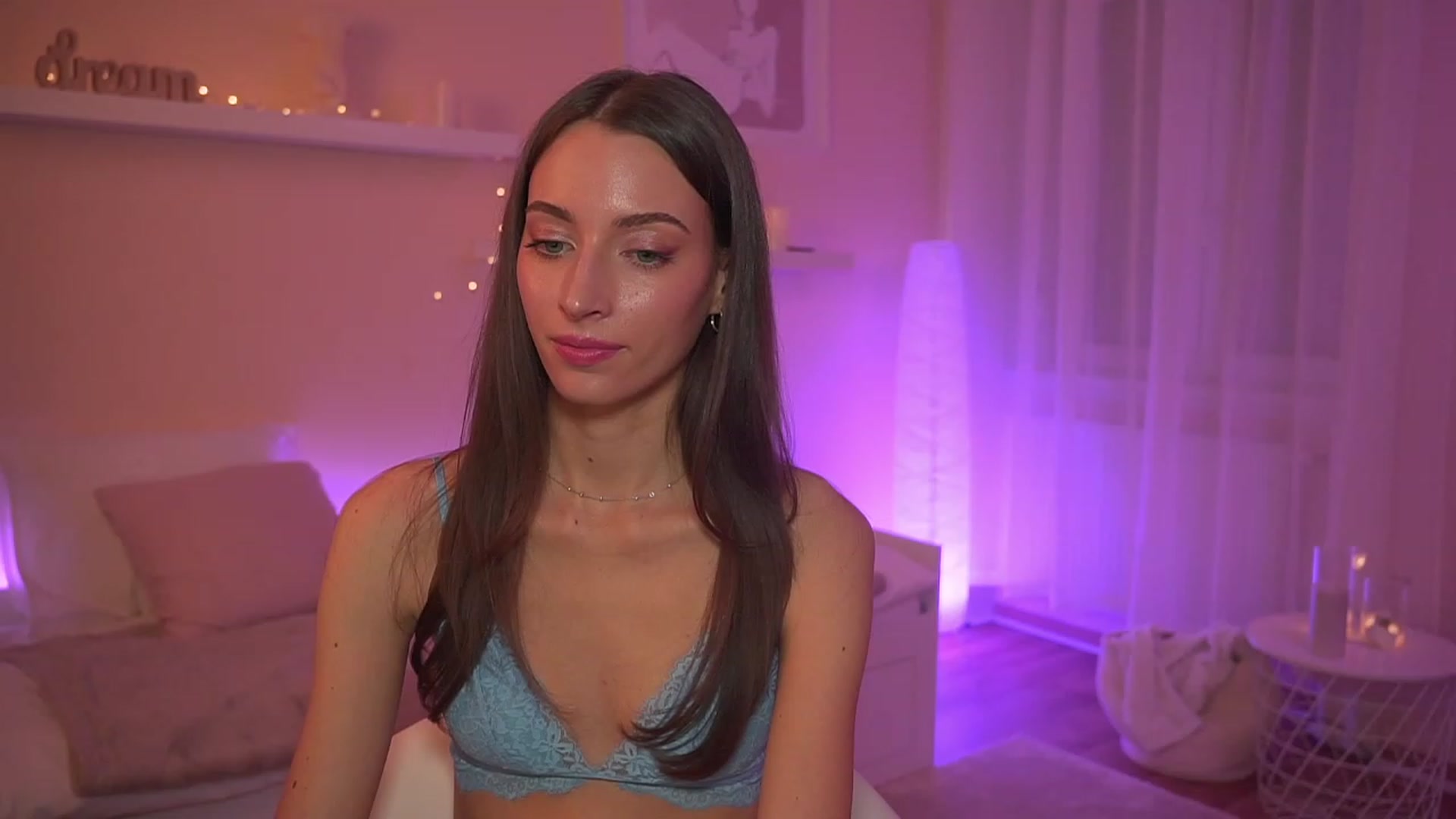 Gallery image thumbnail from Emily_grey69's myfreecams stream on, 12/04/2023, 21:28 image 18 of 20