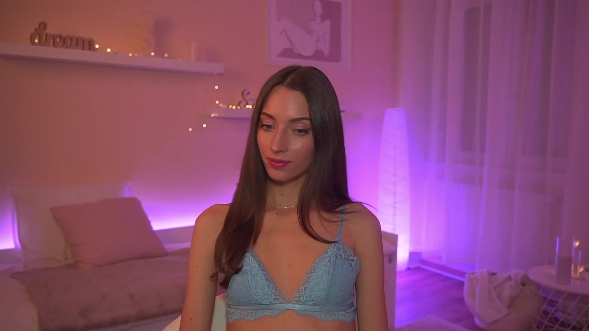 Gallery image thumbnail from Emily_grey69's myfreecams stream on, 12/04/2023, 21:28 image 2 of 20