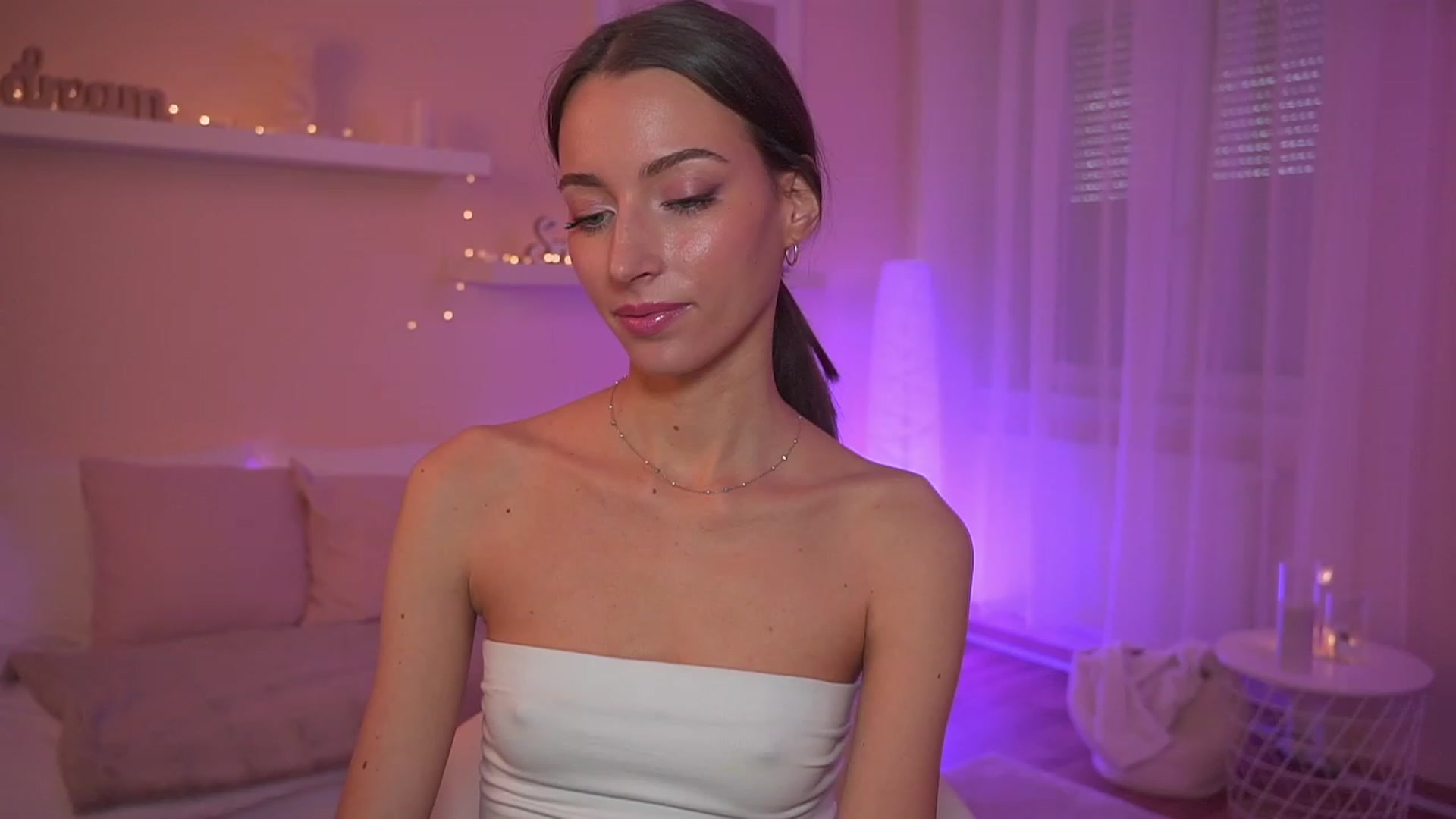 Gallery image thumbnail from Emily_grey69's myfreecams stream on, 12/05/2023, 11:36 image 14 of 20